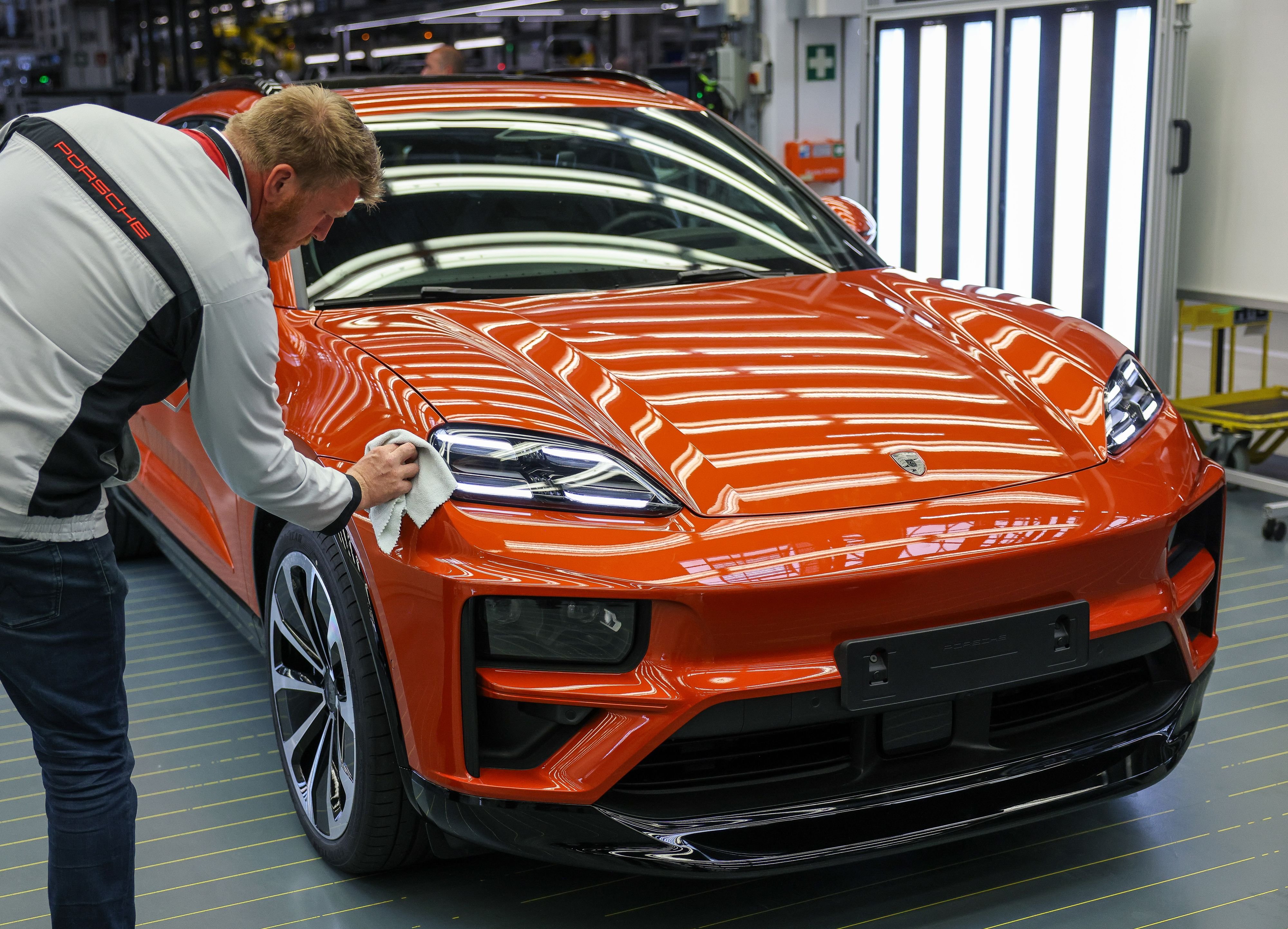 EU-kippt-Verbrenner-Aus-Was-Schweizer-Autok-ufer-jetzt-wissen-m-ssen