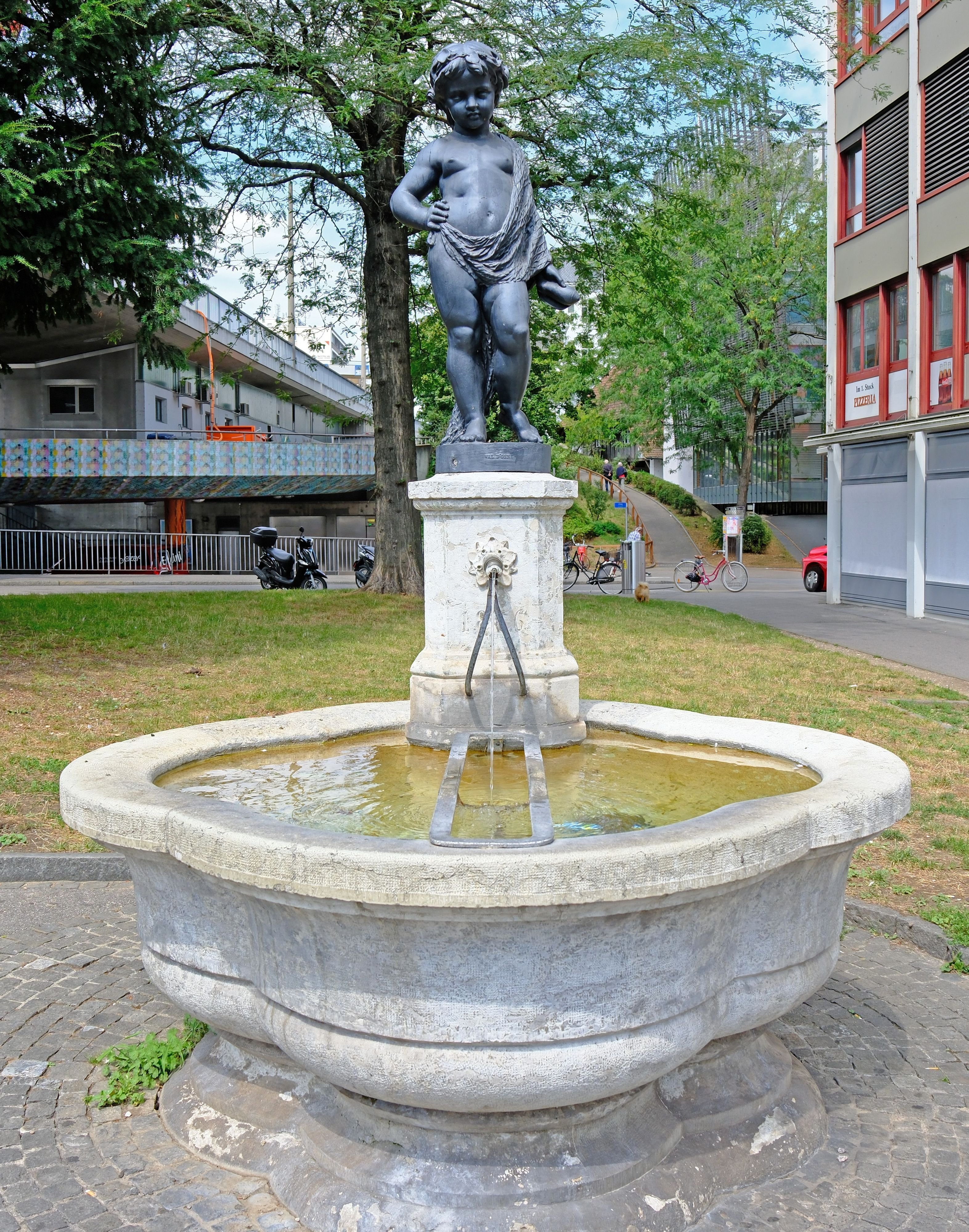 Der-verschwundene-Brunnen-vor-dem-Heuwaage-Hochhaus