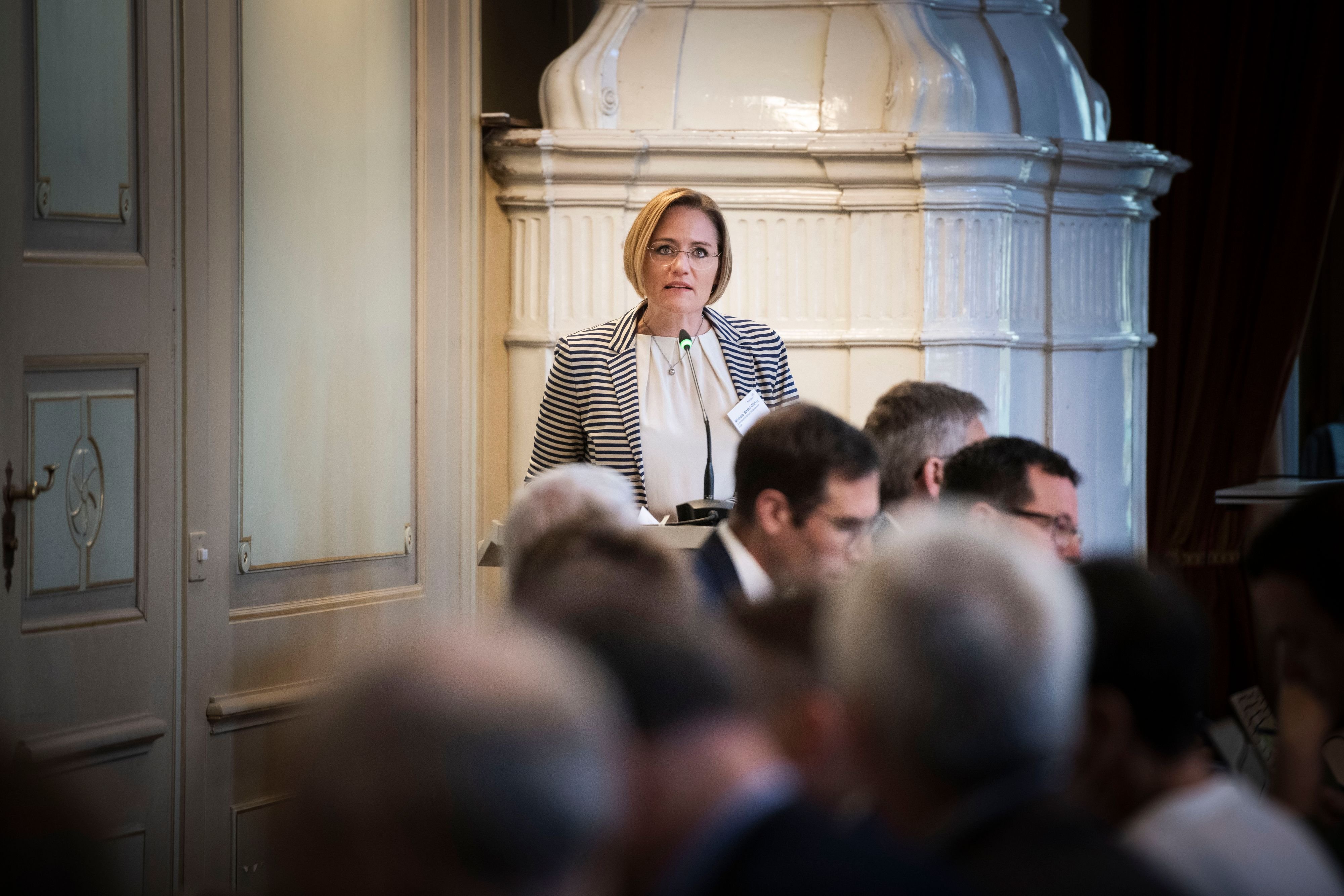 Nur-zwei-Wochen-nach-den-grossen-Sparbem-hungen-Darum-will-der-Grosse-Rat-f-nf-neue-Stellen-schaffen