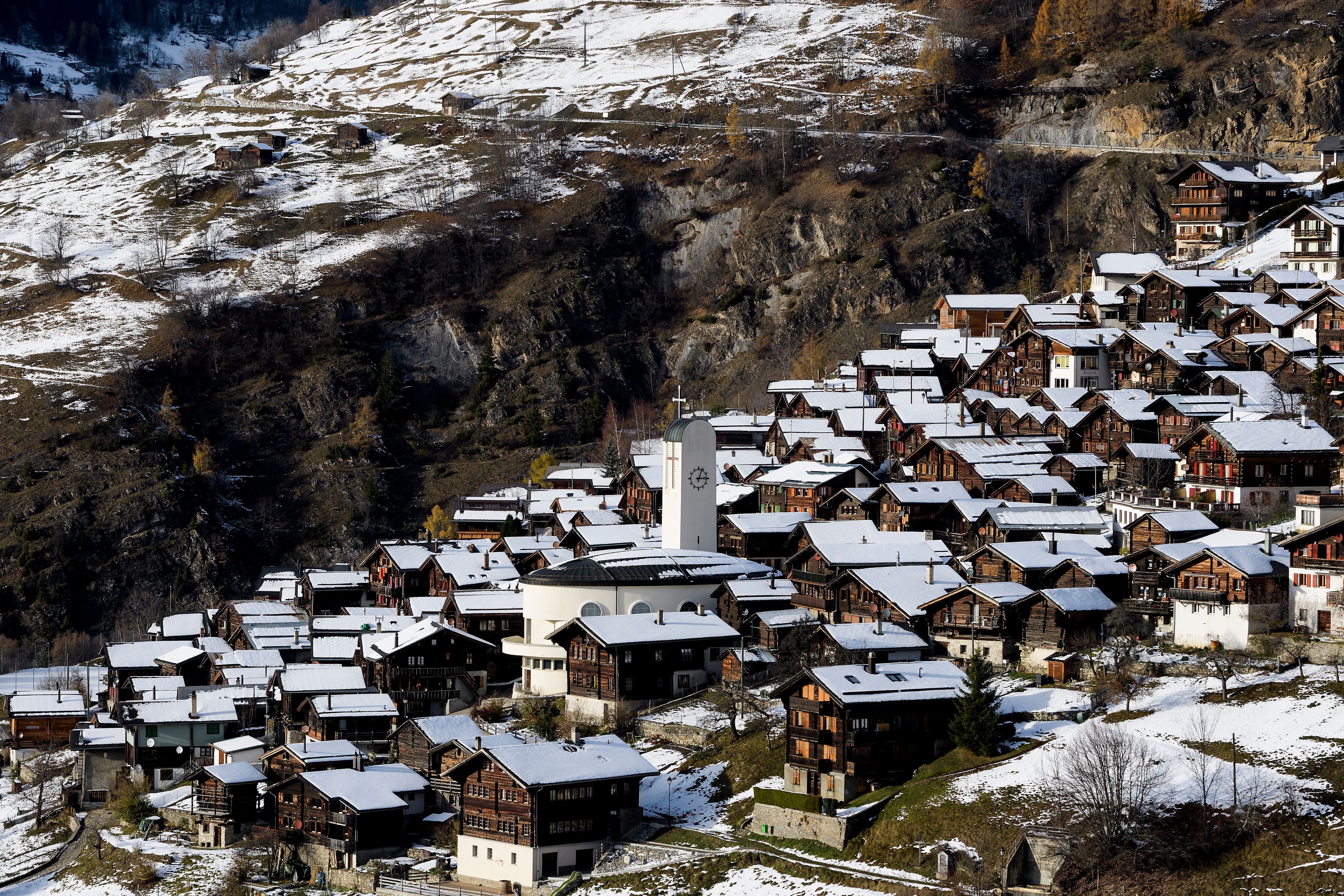 -Man-f-hlt-sich-fast-schlecht-so-viel-Geld-zu-erhalten-Wie-ein-Bergdorf-mit-Tausendern-tli-neue-Einwohner-anlockt