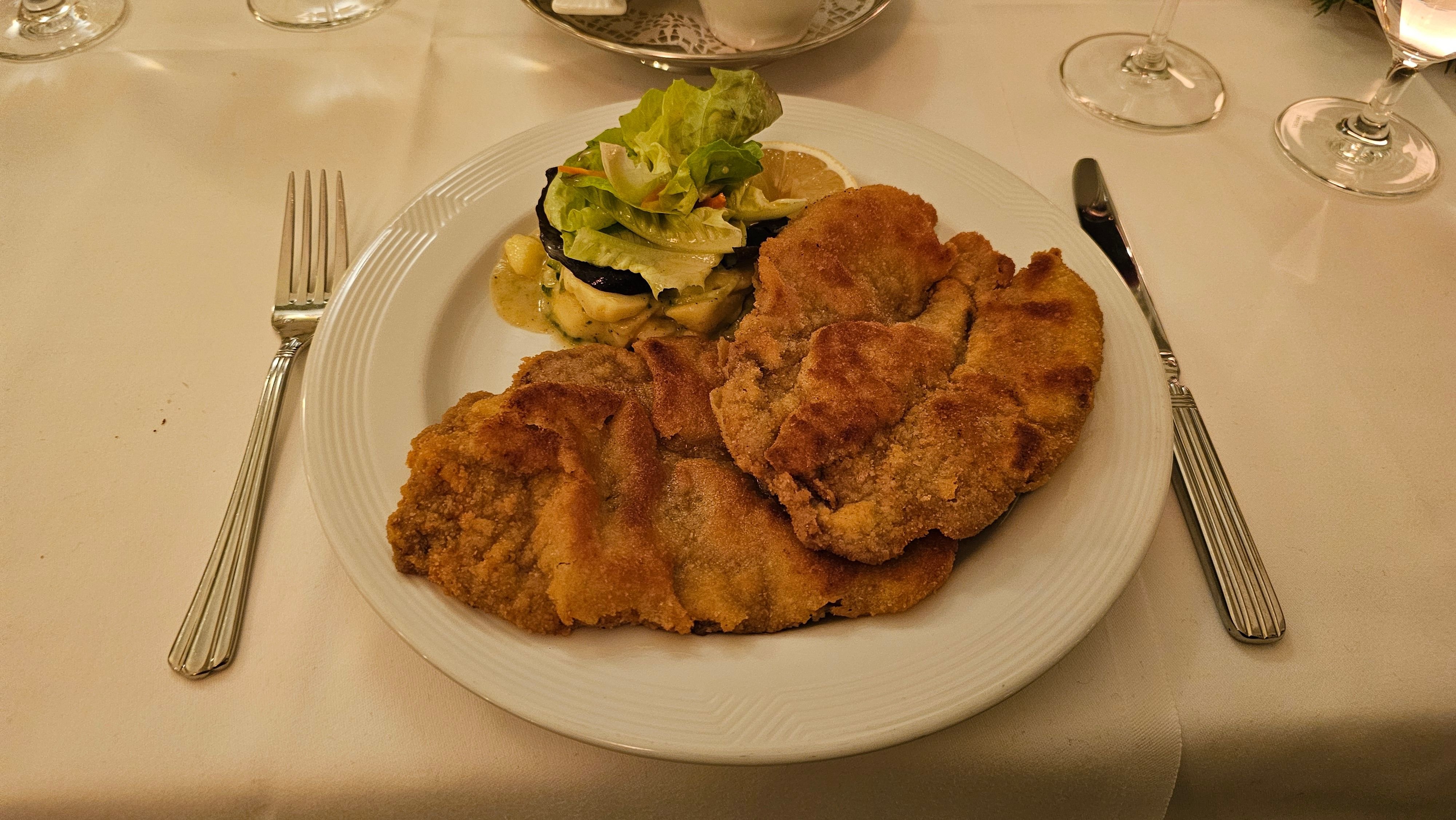 Da-braucht-s-weder-Pommes-noch-Ketchup-In-diesem-St-Galler-Restaurant-gibt-es-das-perfekte-Wiener-Schnitzel