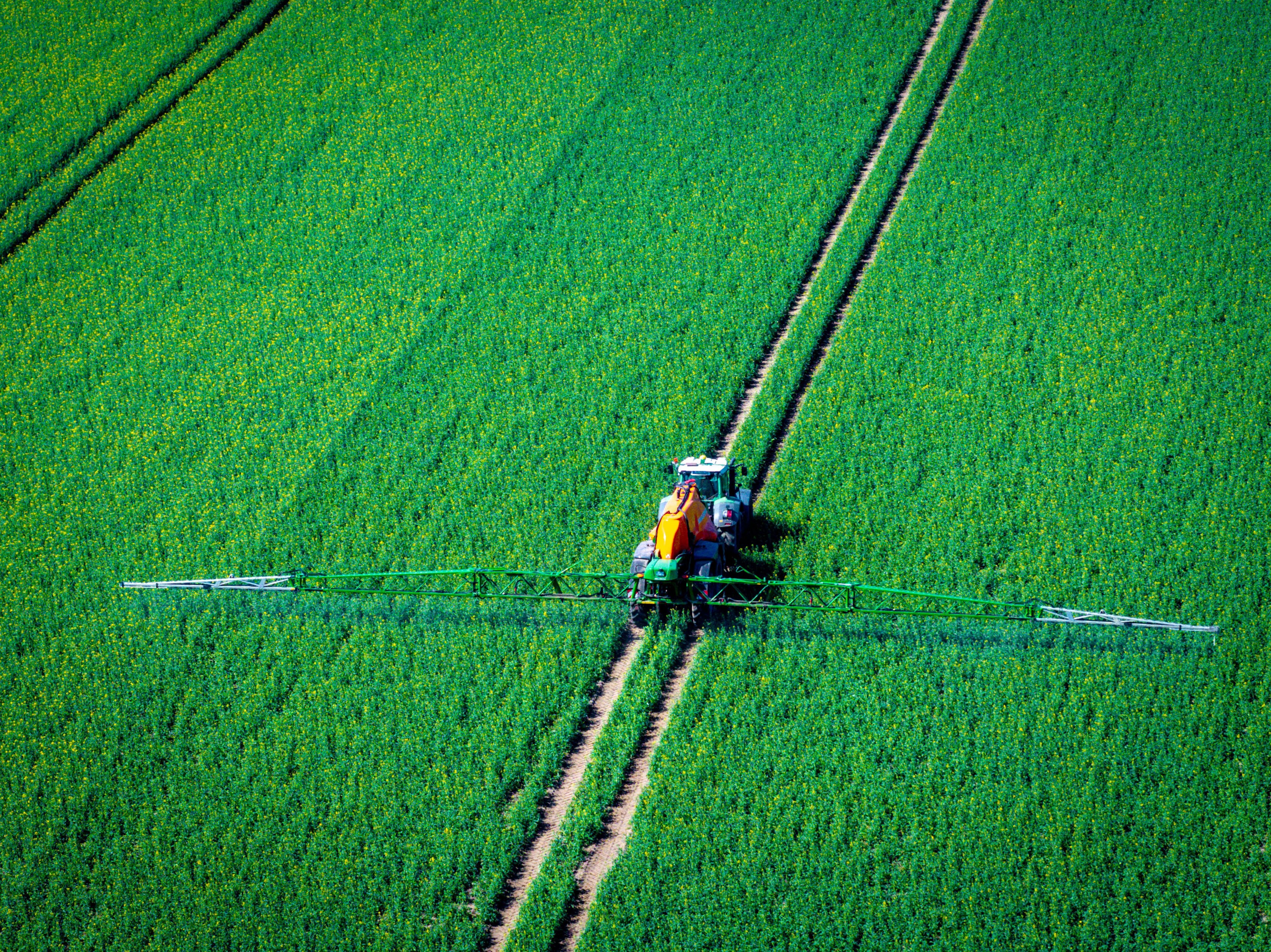 Beim-Pflanzenschutz-ist-sogar-Thomas-Aeschi-ein-EU-Turbo-Nationalrat-will-die-Regeln-f-r-Pestizide-massiv-lockern