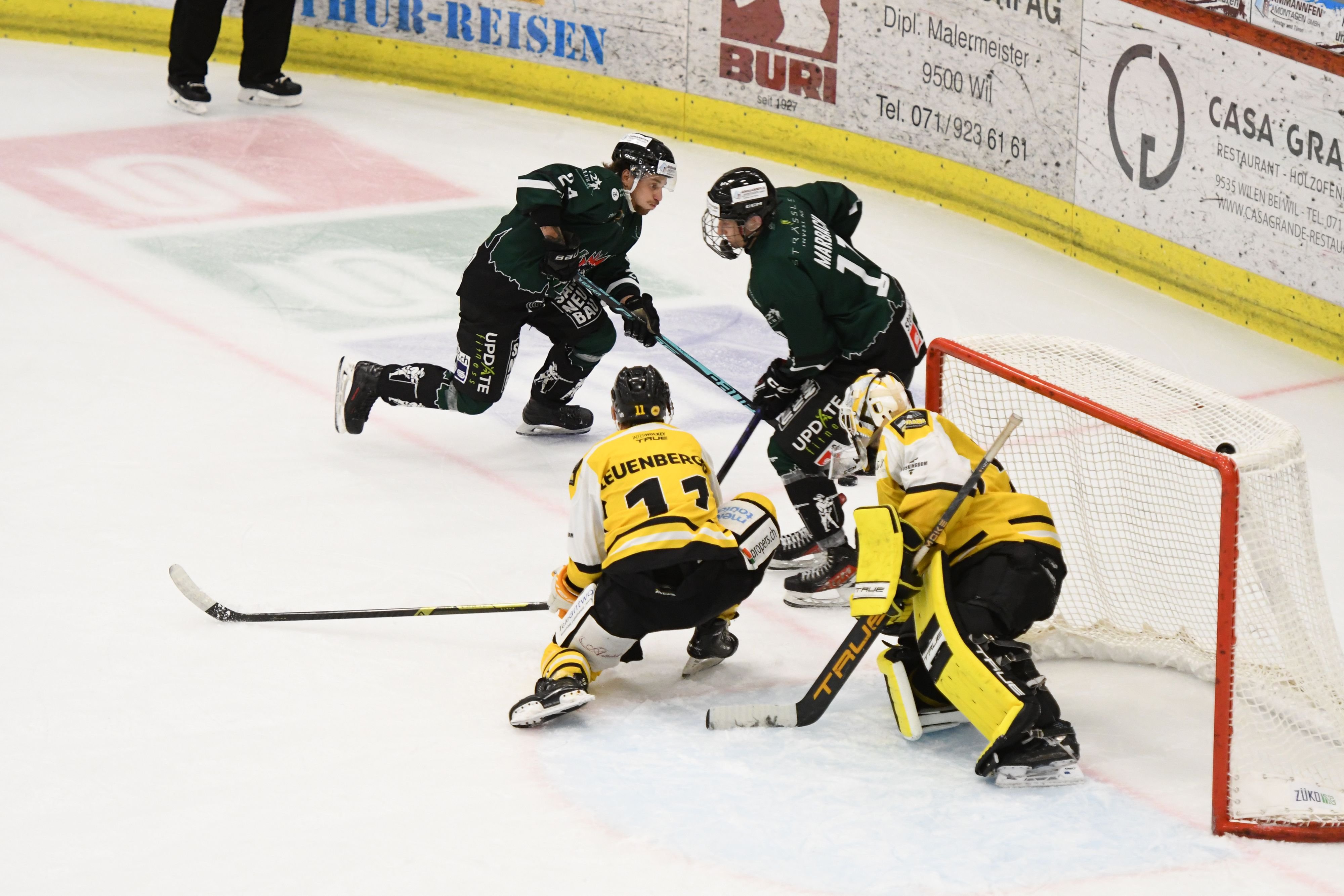 Das-war-knapp-Der-EC-Wil-verspielt-in-Burgdorf-eine-3-0-F-hrung-gewinnt-dank-eines-Tores-zw-lf-Sekunden-vor-Schluss-aber-trotzdem-noch-mit-5-4