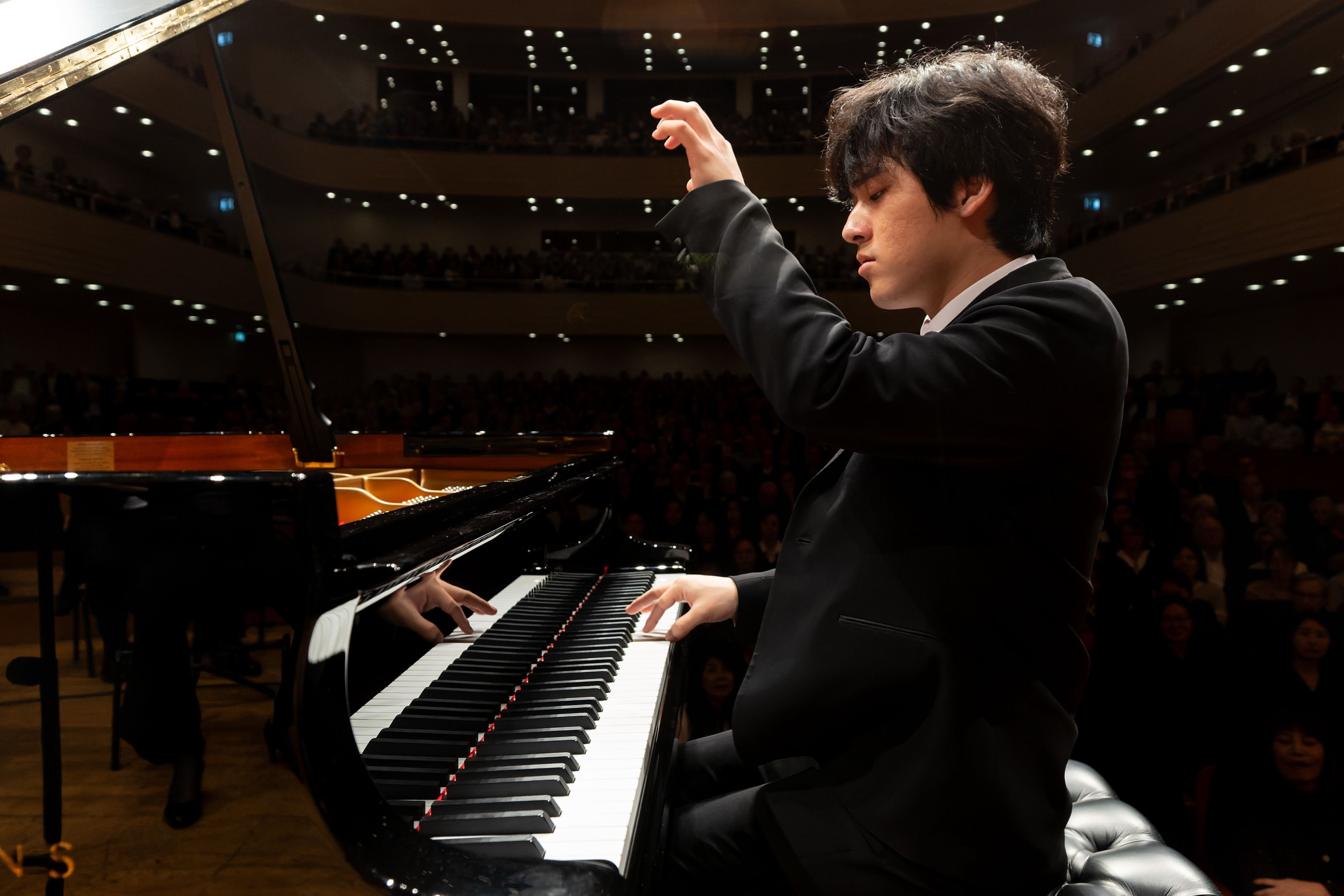 Wo-Yunchan-Lin-spielt-steht-das-Publikum-Kopf