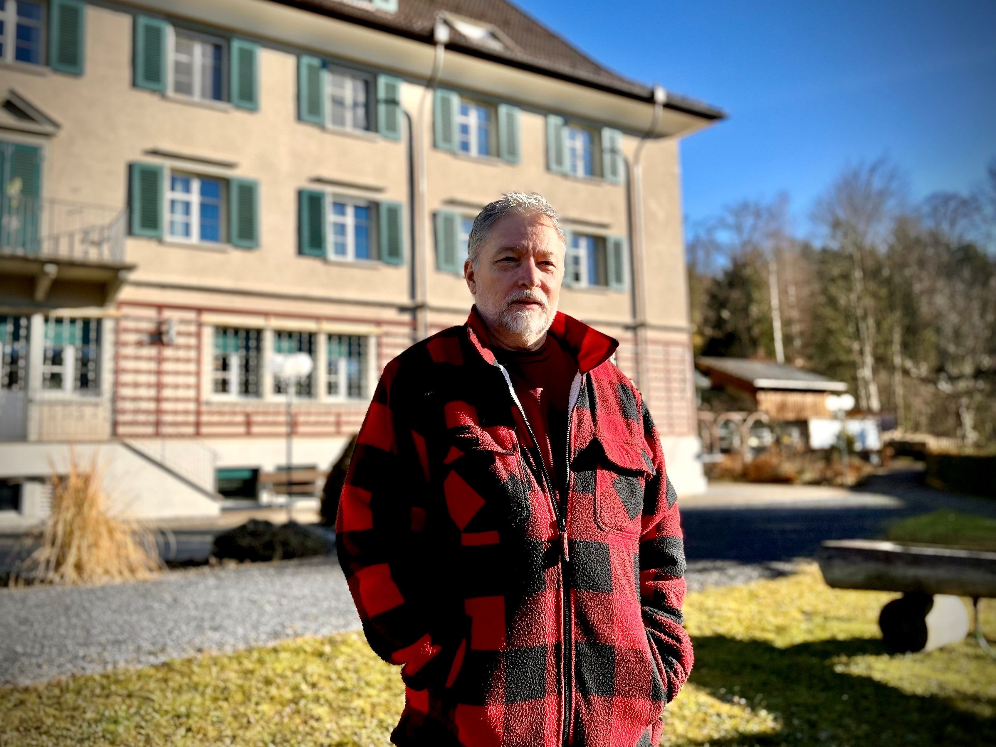 Seine-Corona-Bsuechsbox-machte-international-Schlagzeilen-heute-rettet-er-Tiere-Georg-Raguth-war-Leiter-im-Pflegeheim-Risi