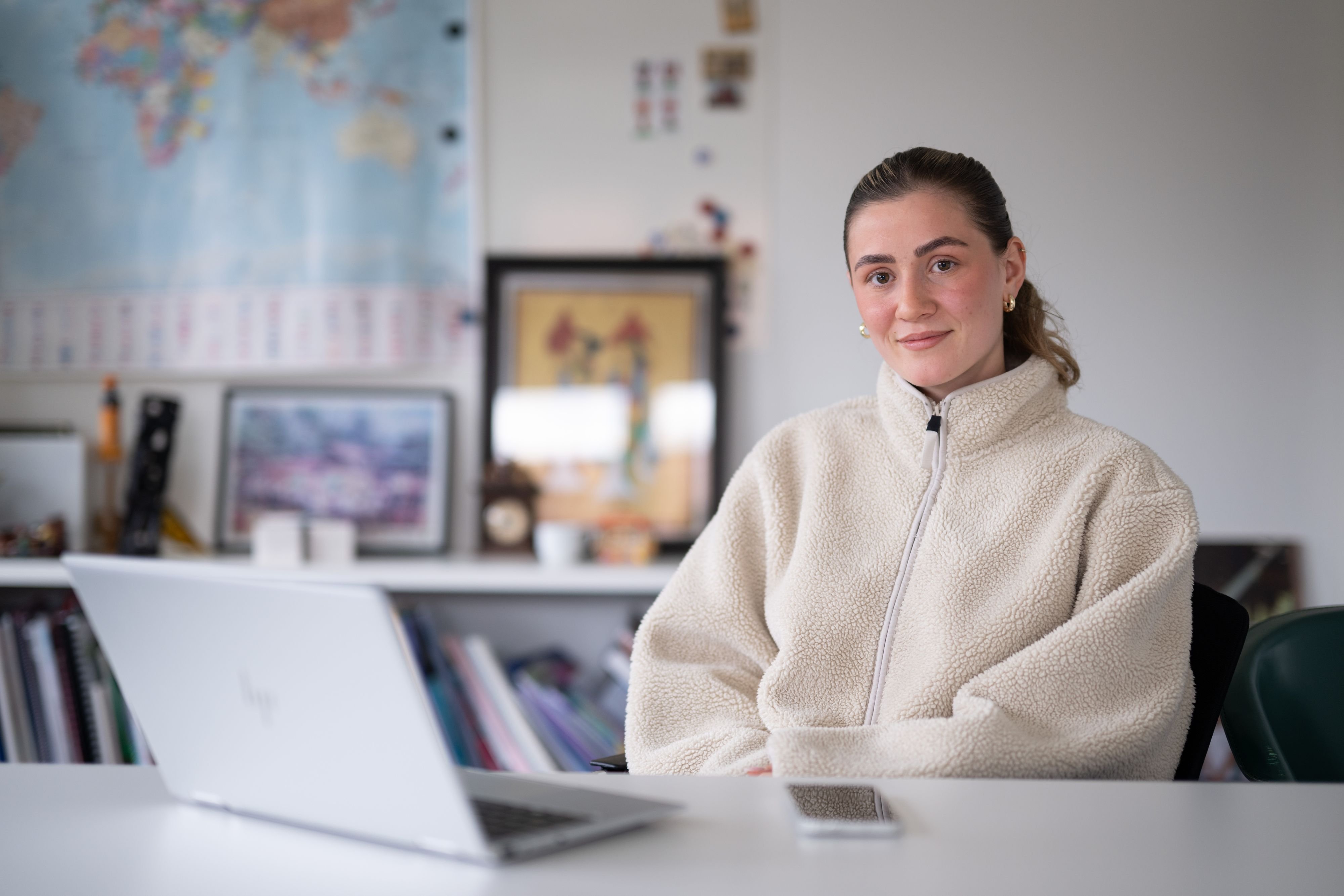 Extremismus-und-Online-Hass-Digital-Streetworkerinnen-k-mpfen-gegen-Radikalisierung-in-den-sozialen-Medien