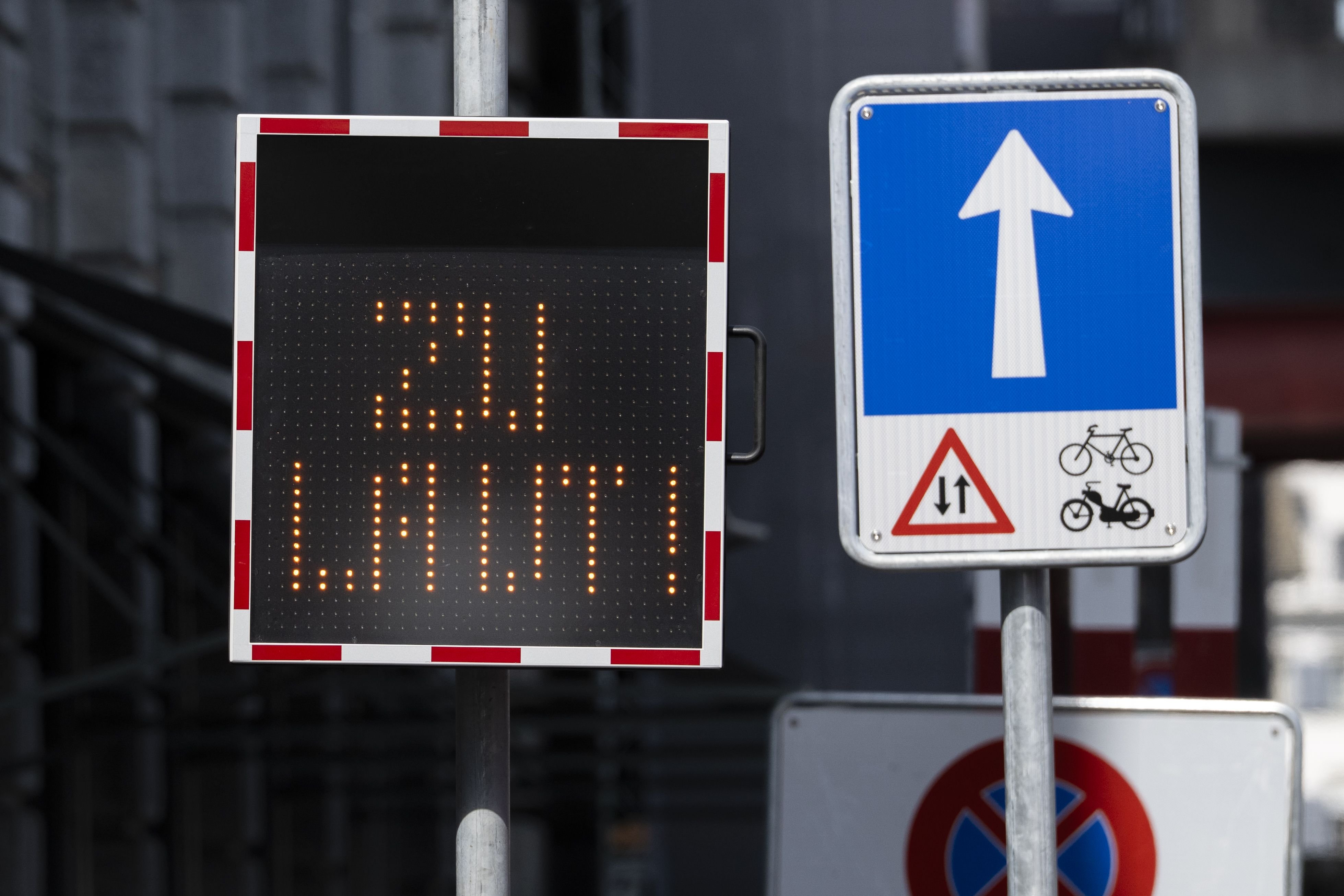 Autoposer-lassen-sich-von-L-rmdisplay-nicht-ruhigstellen