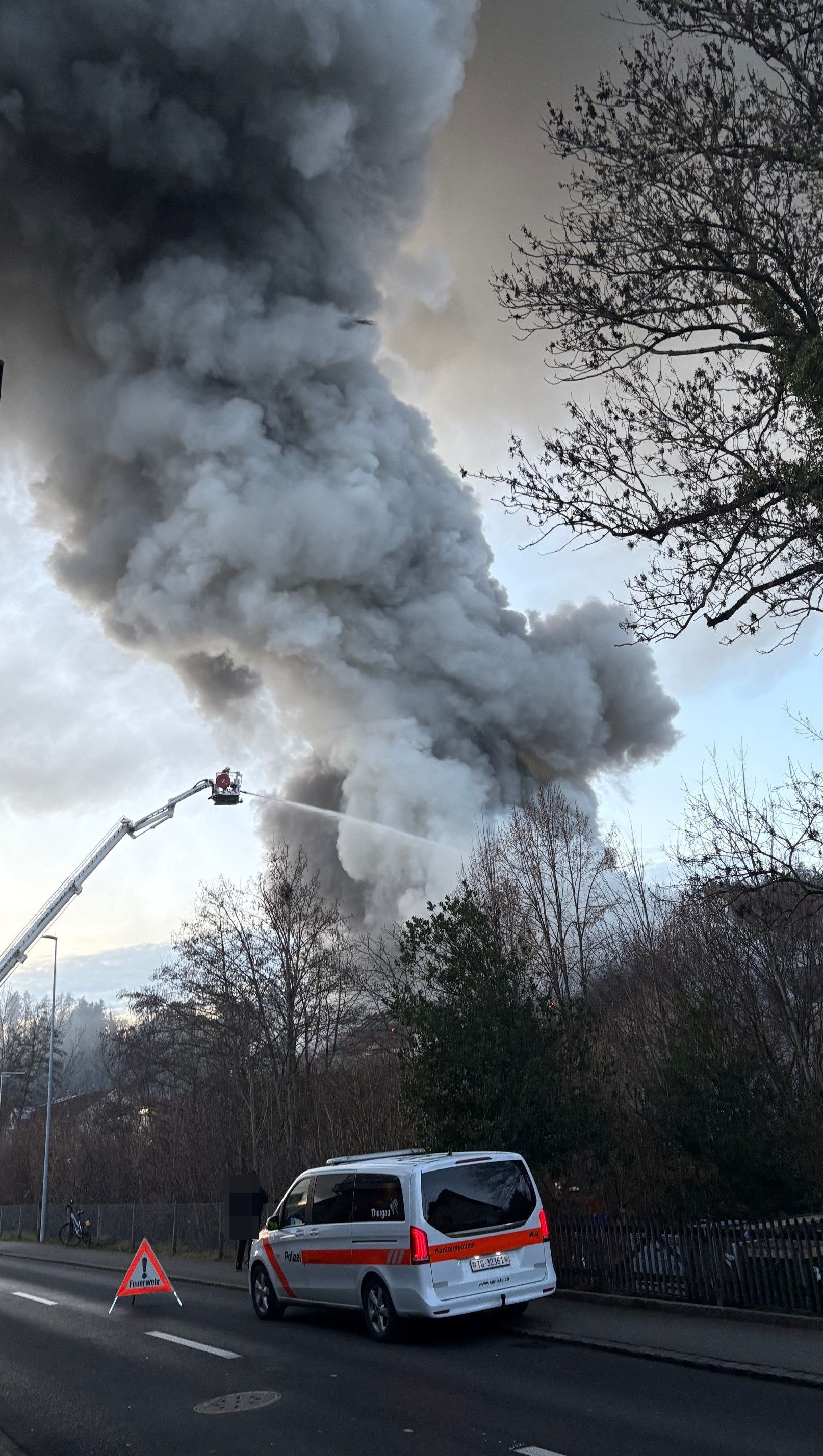 Vollbrand-in-Hauptwil-verursacht-Sachschaden-in-Millionenh-he-die-Polizei-sucht-Zeugen