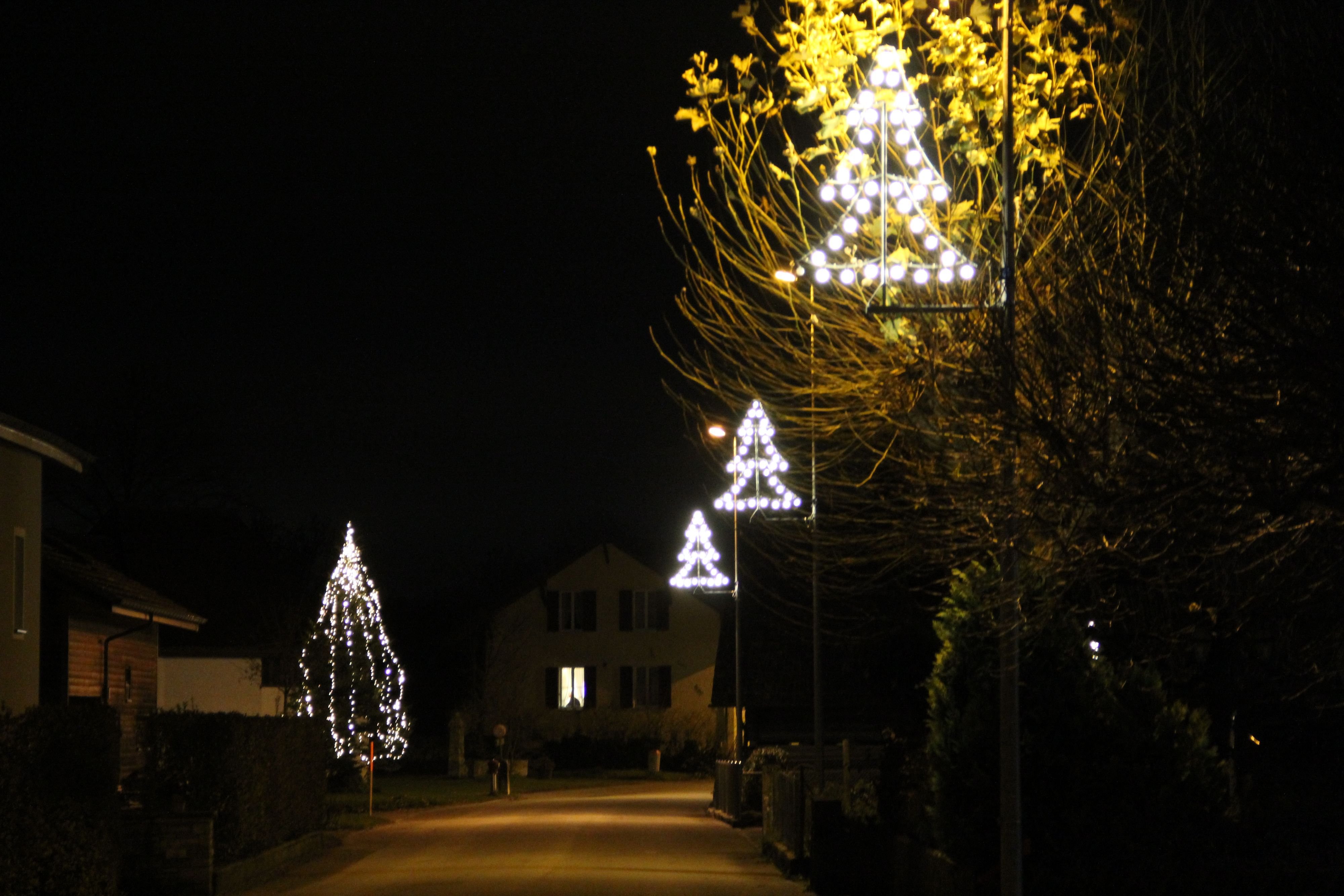 Auch-in-Staad-herrscht-jetzt-Weihnachtsstimmung-dank-der-Weihnachtsbeleuchtung