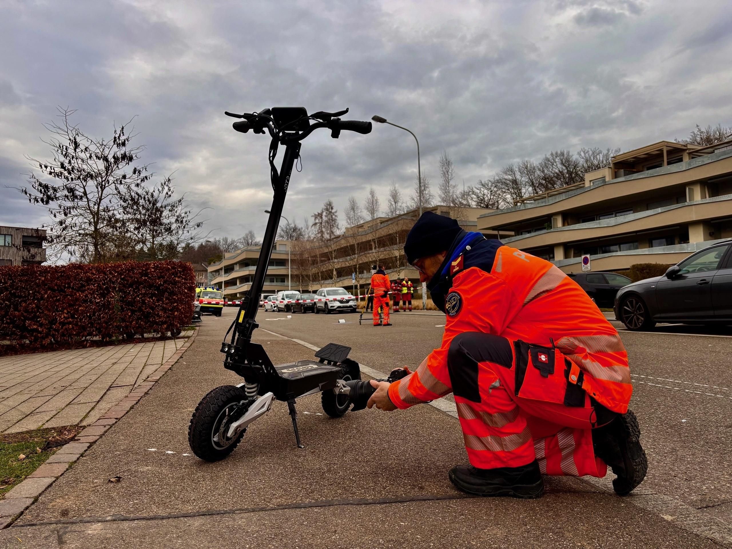 13-J-hriger-bei-Sturz-mit-E-Trottinett-schwer-verletzt