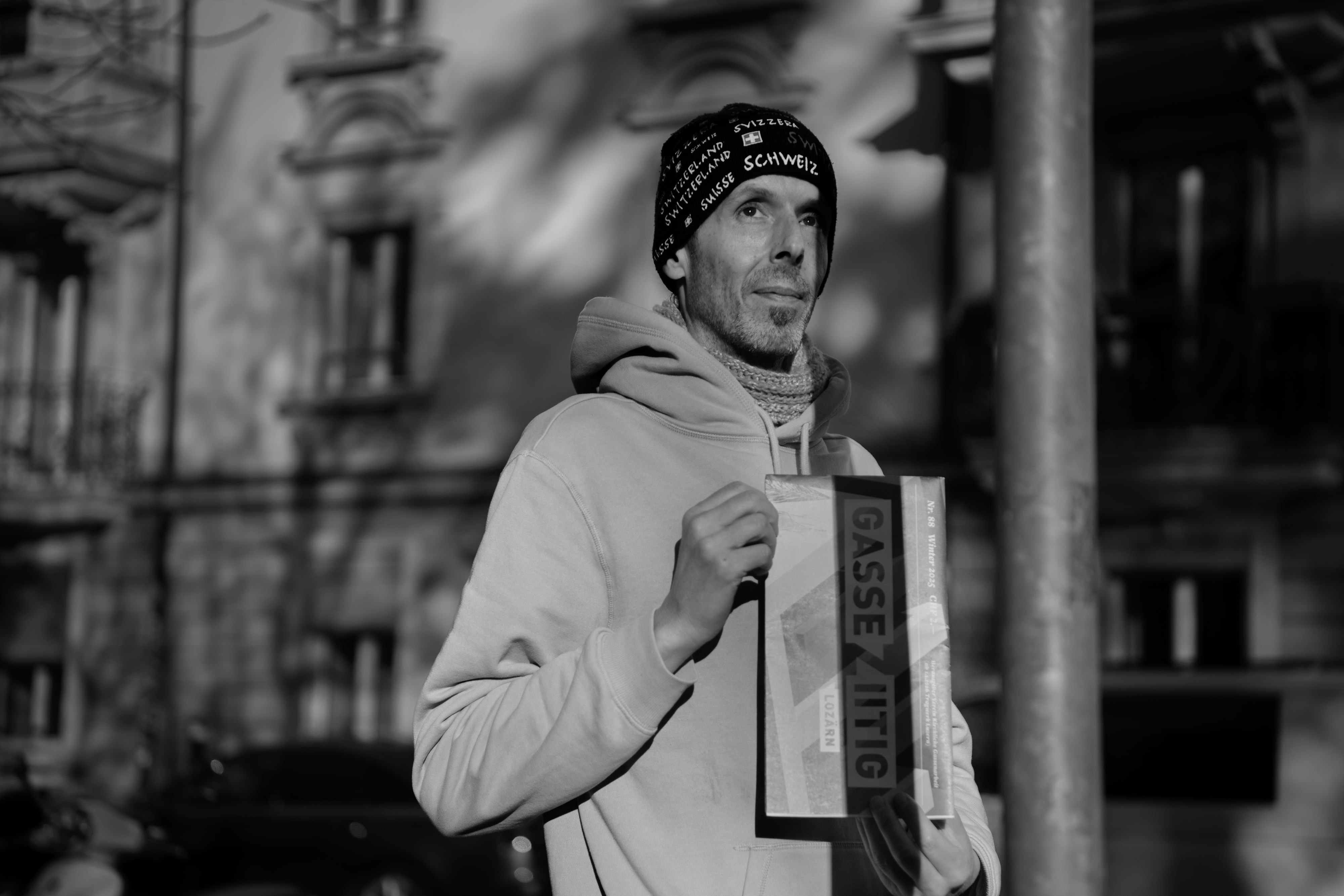 -Die-Weihnachtsfilme-habe-ich-alle-schon-gesehen-Luzerner-Gasseziitig-Verk-ufer-erz-hlt-aus-seinem-Leben