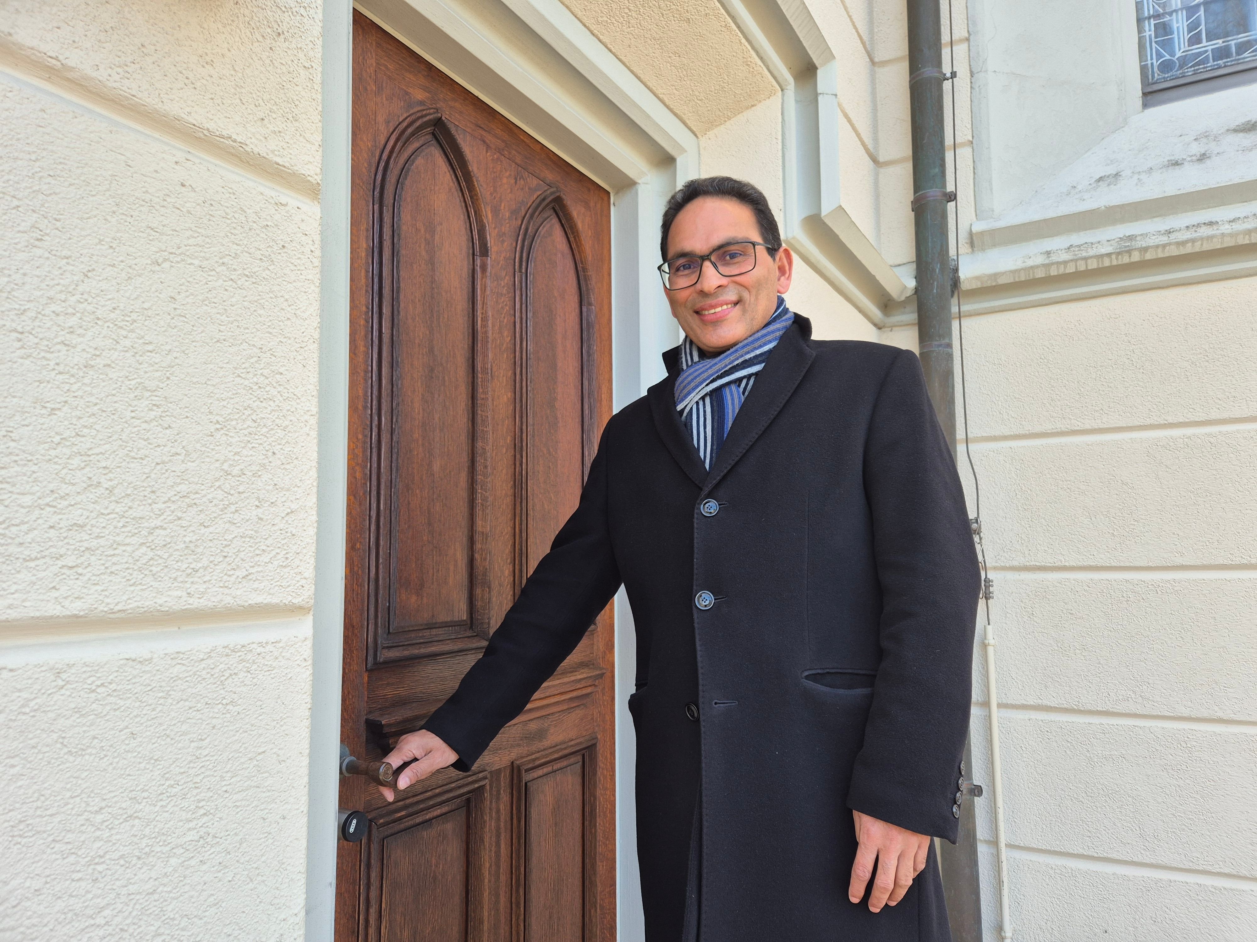 Mathai-Ottappally-der-neue-Dompfarrer-Meine-Eltern-haben-uns-Kindern-eine-gute-Bildung-erm-glicht-obwohl-sie-arm-waren-