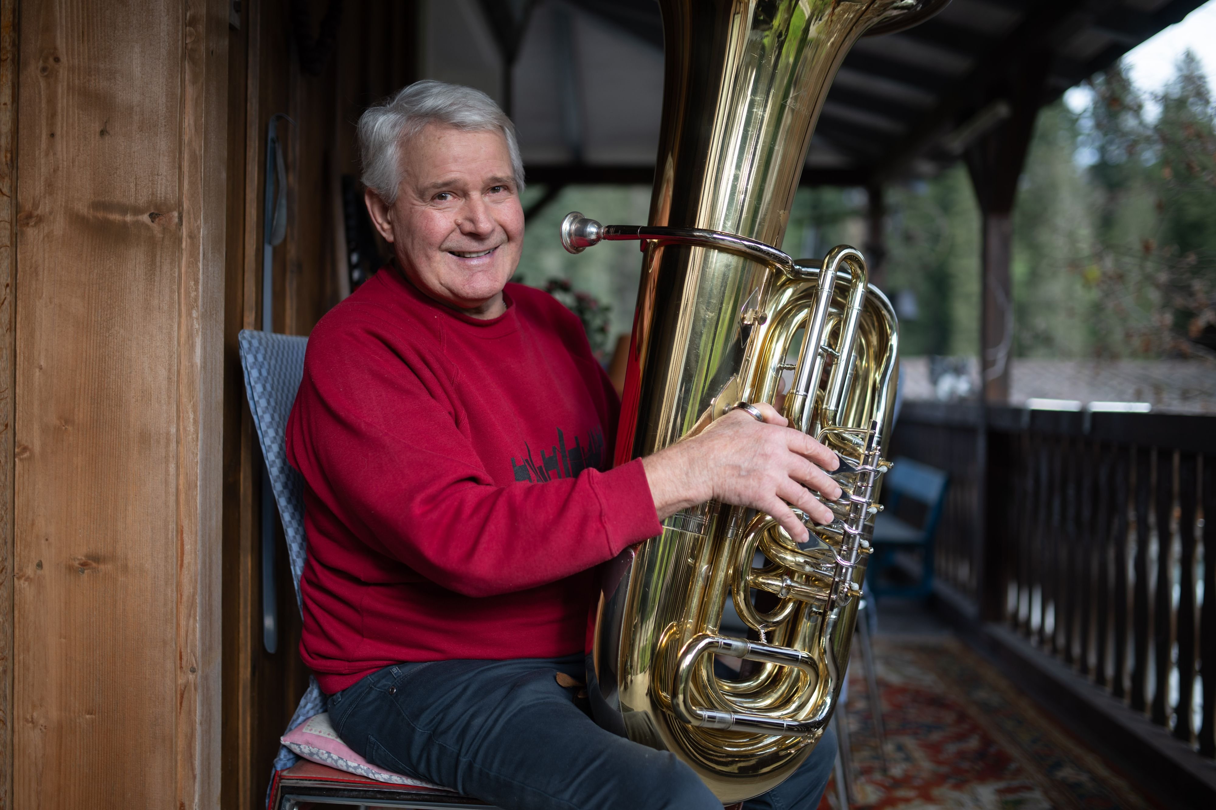 Die-Puste-geht-ihm-noch-nicht-aus-Markus-Studerus-ist-seit-der-ersten-Stunde-der-Buremusig-Engelburg-dabei