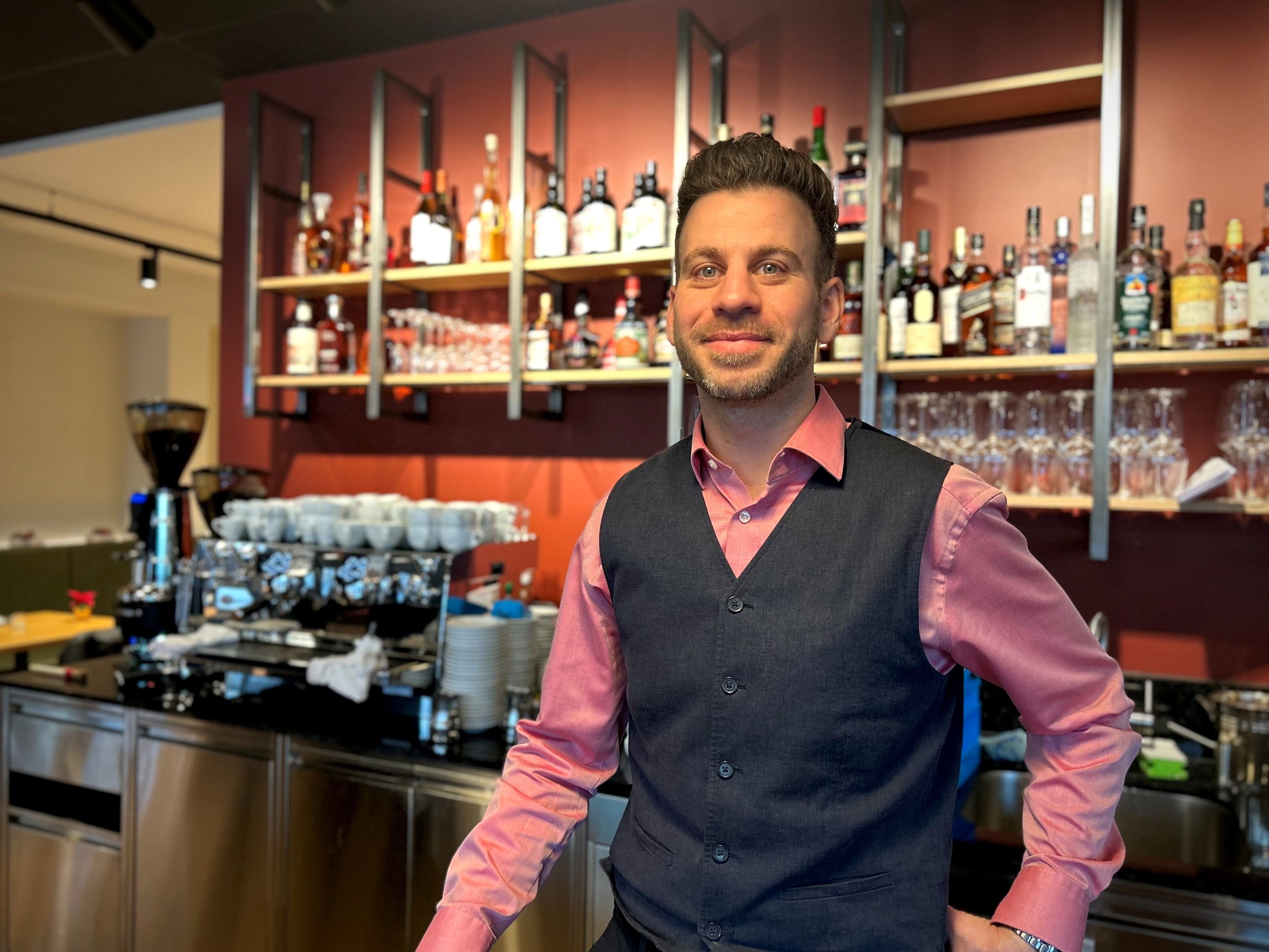 In-der-alten-Weltbild-Filiale-Wiler-Hotel-Schwanen-er-ffnet-Bistro-im-Parterre