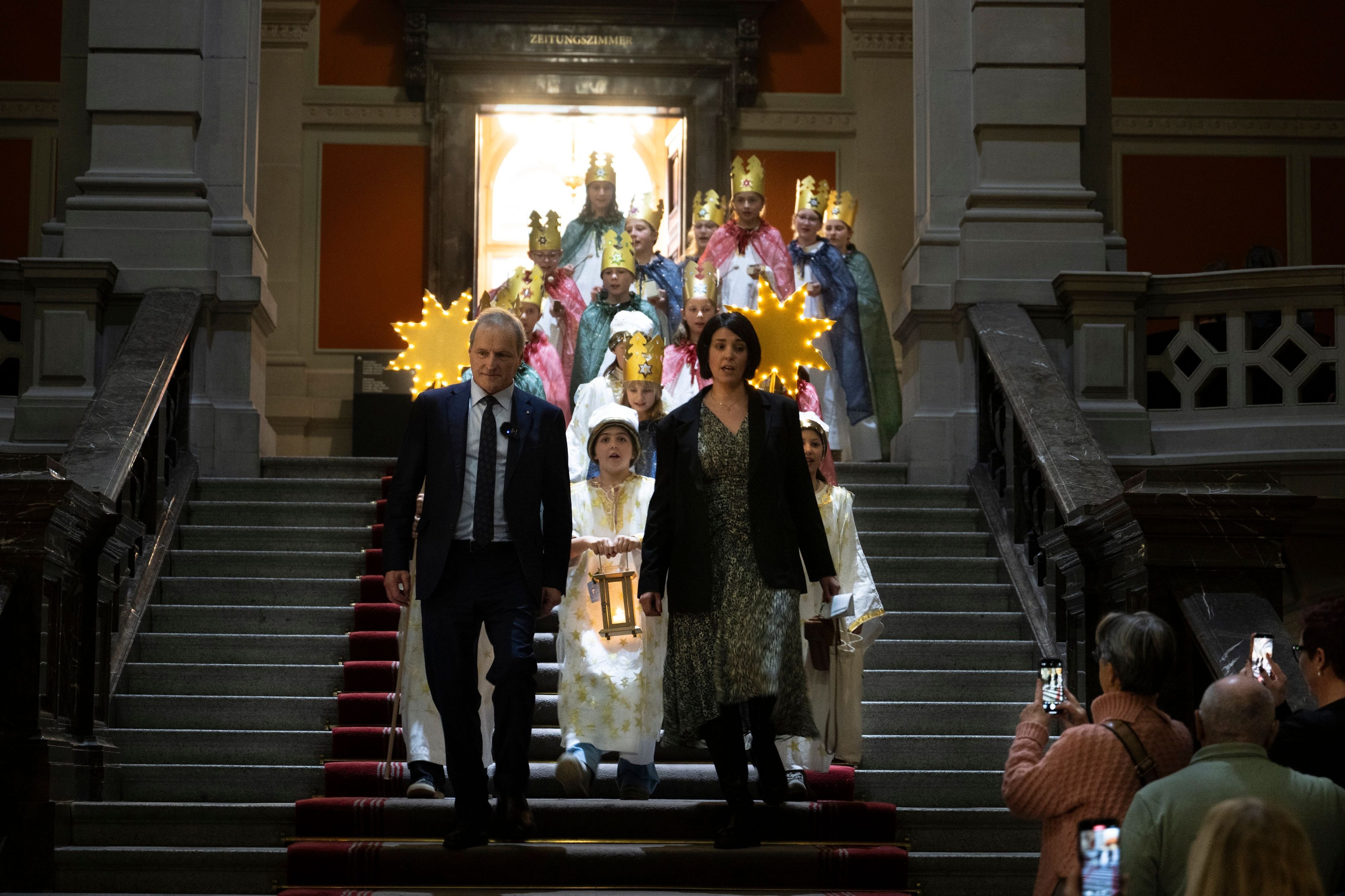 Schonfrist-im-Advent-Das-Parlament-will-im-Dezember-zwei-Wochen-fr-her-dicht-machen