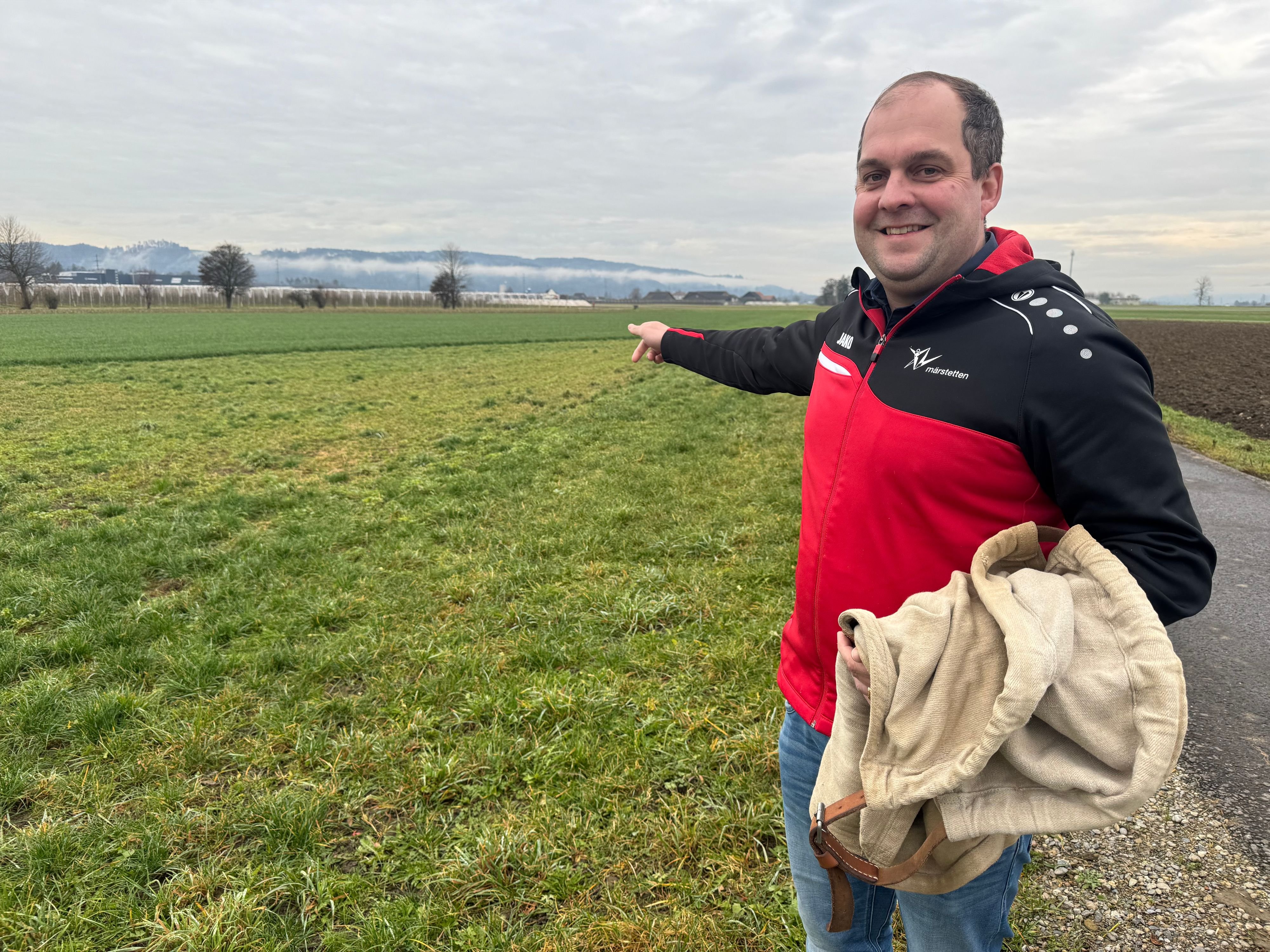 2027-greifen-sich-die-B-sen-in-M-rstetten-an-die-Zwilchhose