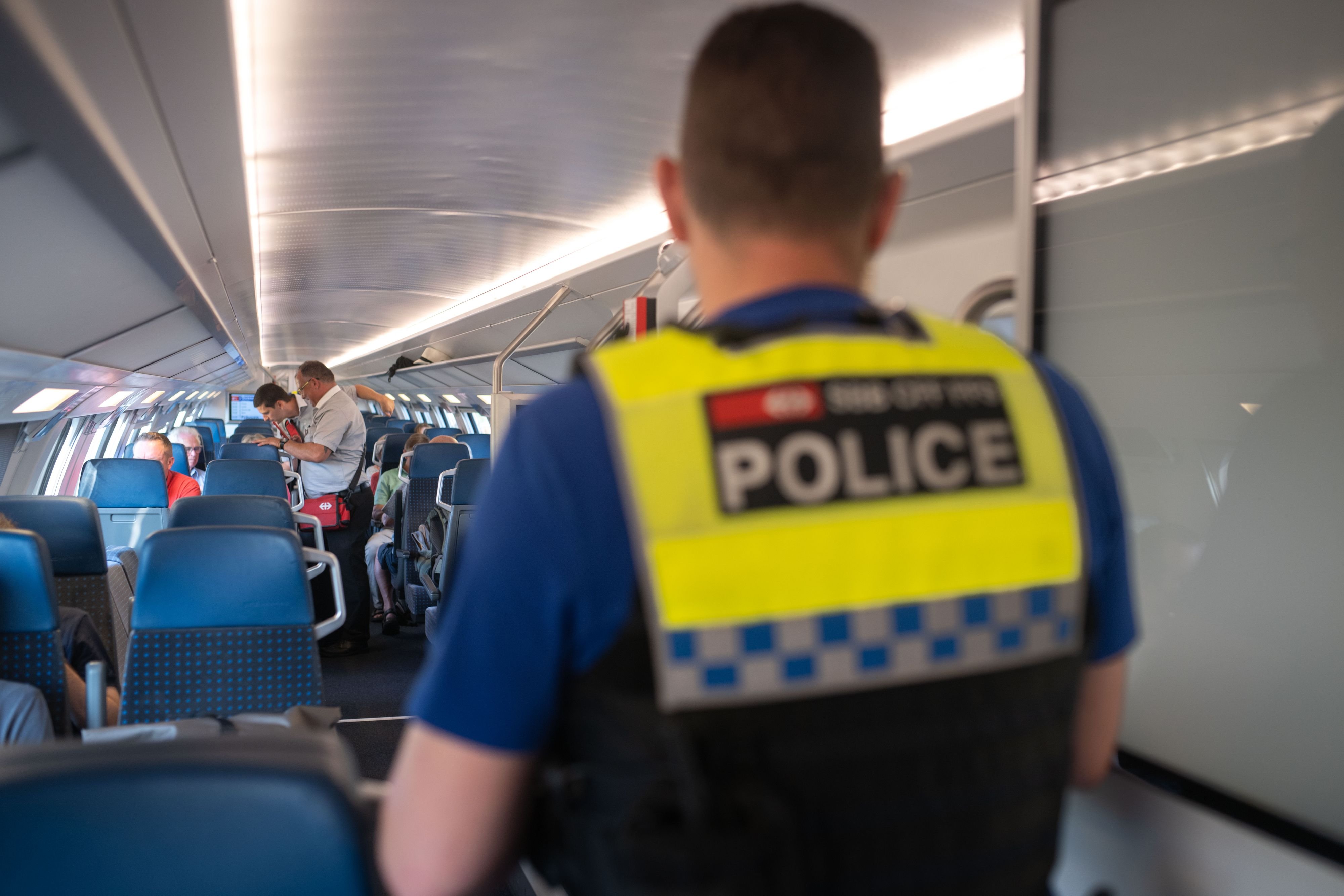 111-Festnahmen-bei-Polizeiaktion-gegen-Einbrecher-im-Kanton-Z-rich