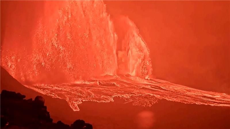 Riesige-Lava-Font-nen-Vulkan-Kilauea-auf-Hawaii-erneut-ausgebrochen