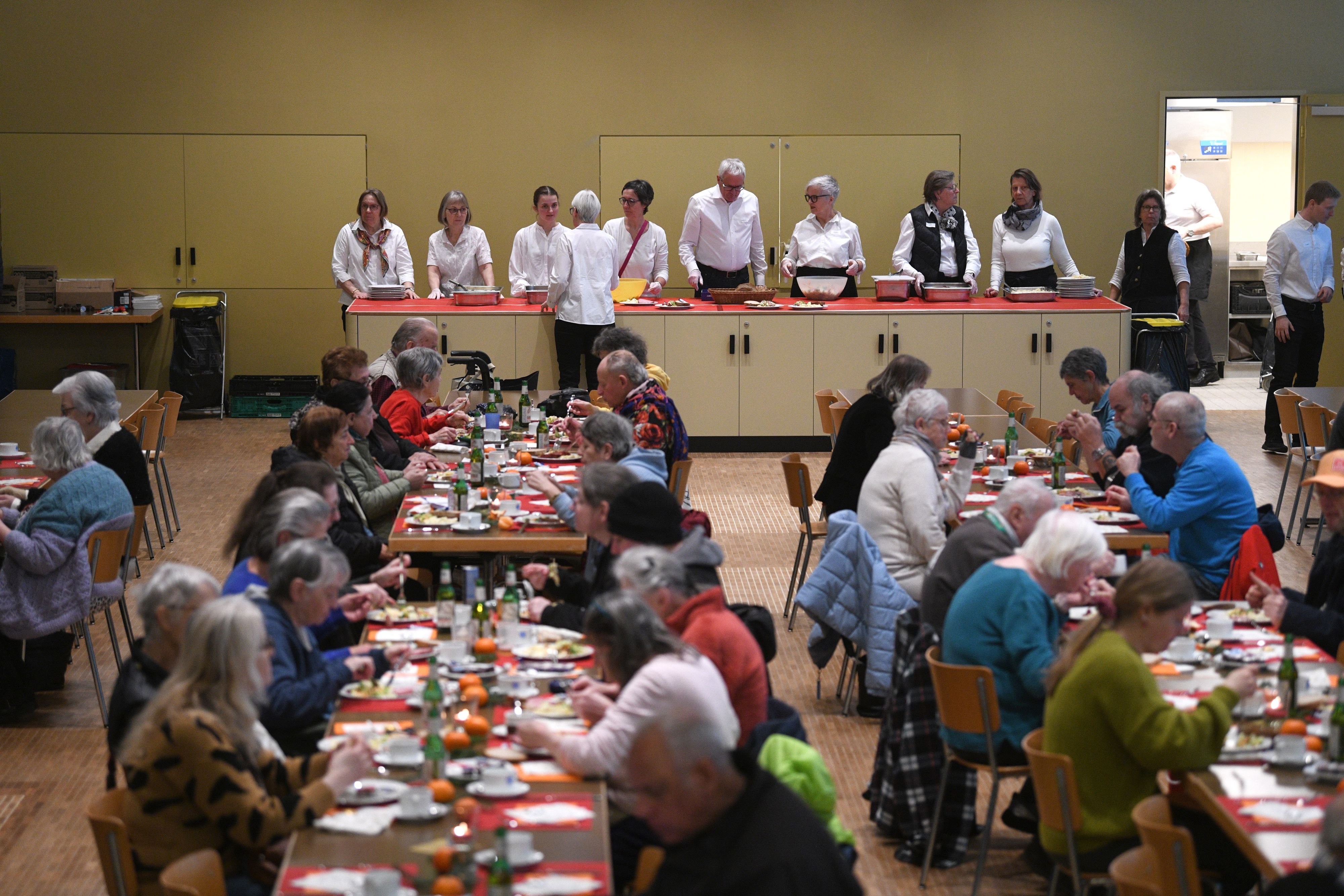 -Ich-gehe-mit-einem-warmen-Herz-nach-Hause-F-r-Menschen-auf-der-Schattenseite-des-Lebens-gibt-es-zwei-Stunden-Weihnachten