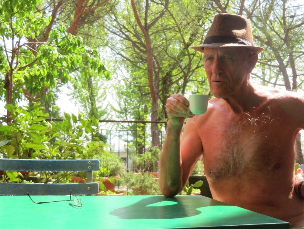 Katze-im-Friaul-Fisch-im-Mittelmeer-Umweltsch-tzer-Billo-Heinzpeter-Studer-geniesst-das-Pension-rsleben-in-Italien