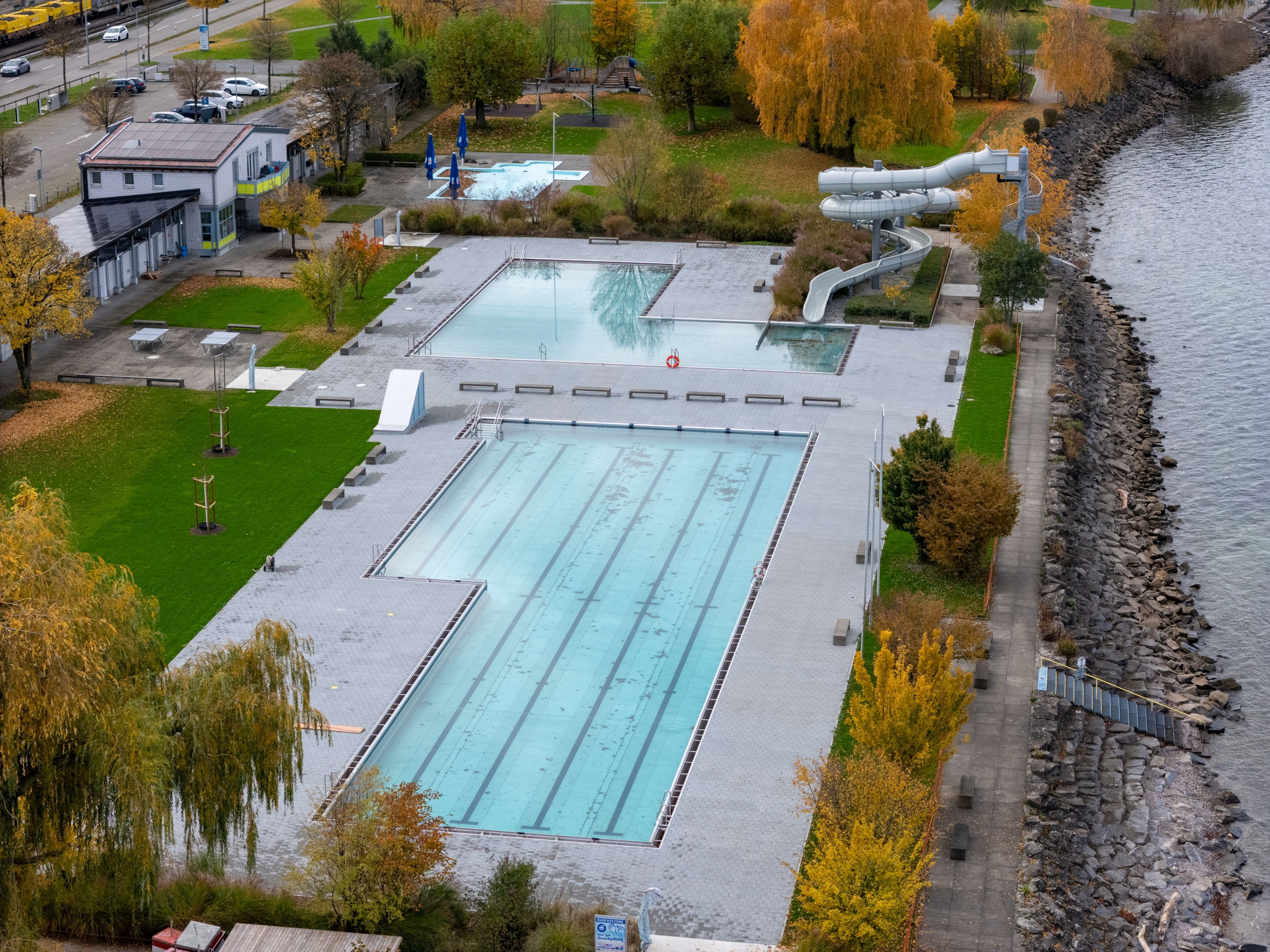 Die-Region-am-See-blickt-zur-ck-Sch-ne-Momente-leere-Versprechen