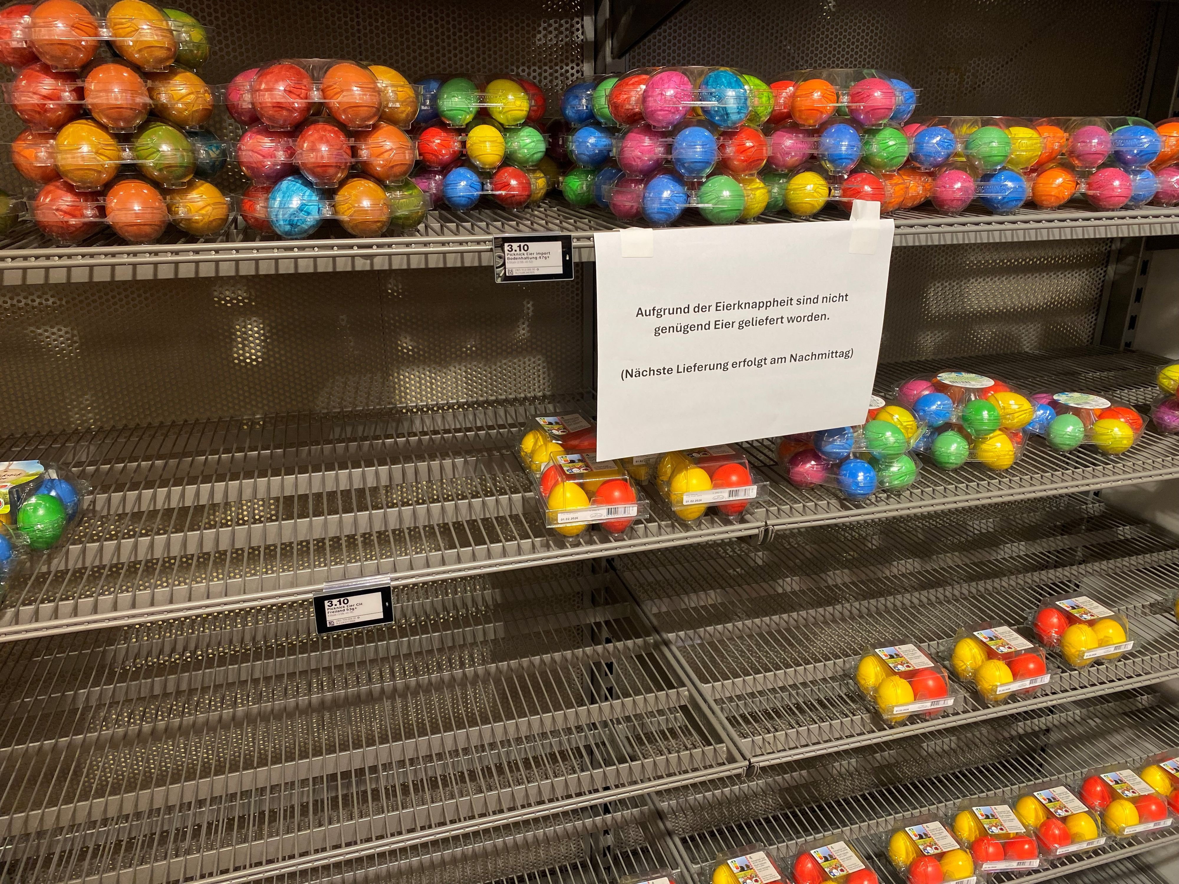 Eiersuche-an-Weihnachten-Die-Eierknappheit-macht-sich-bei-Migros-Coop-und-Co-bemerkbar