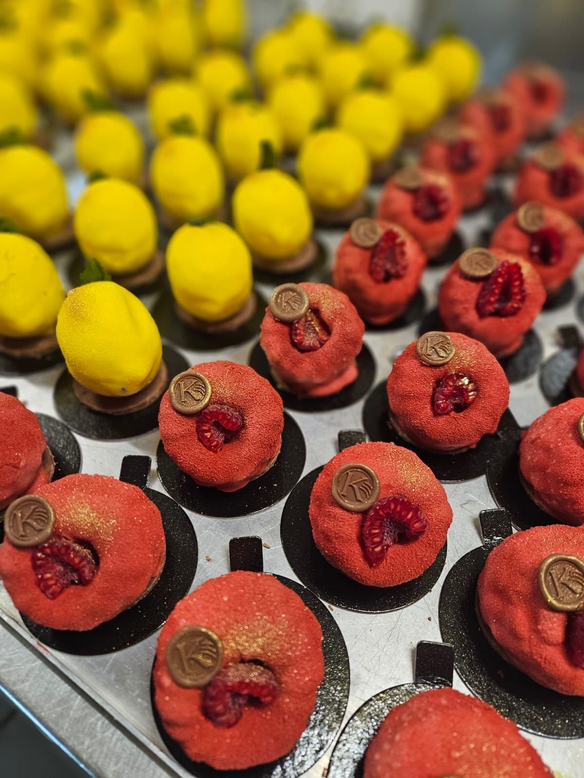 Fr-chte-die-keine-sind-Chocolaterie-K-lbener-bringt-einen-Desserttrend-aus-den-sozialen-Medien-in-ihr-Gesch-ft