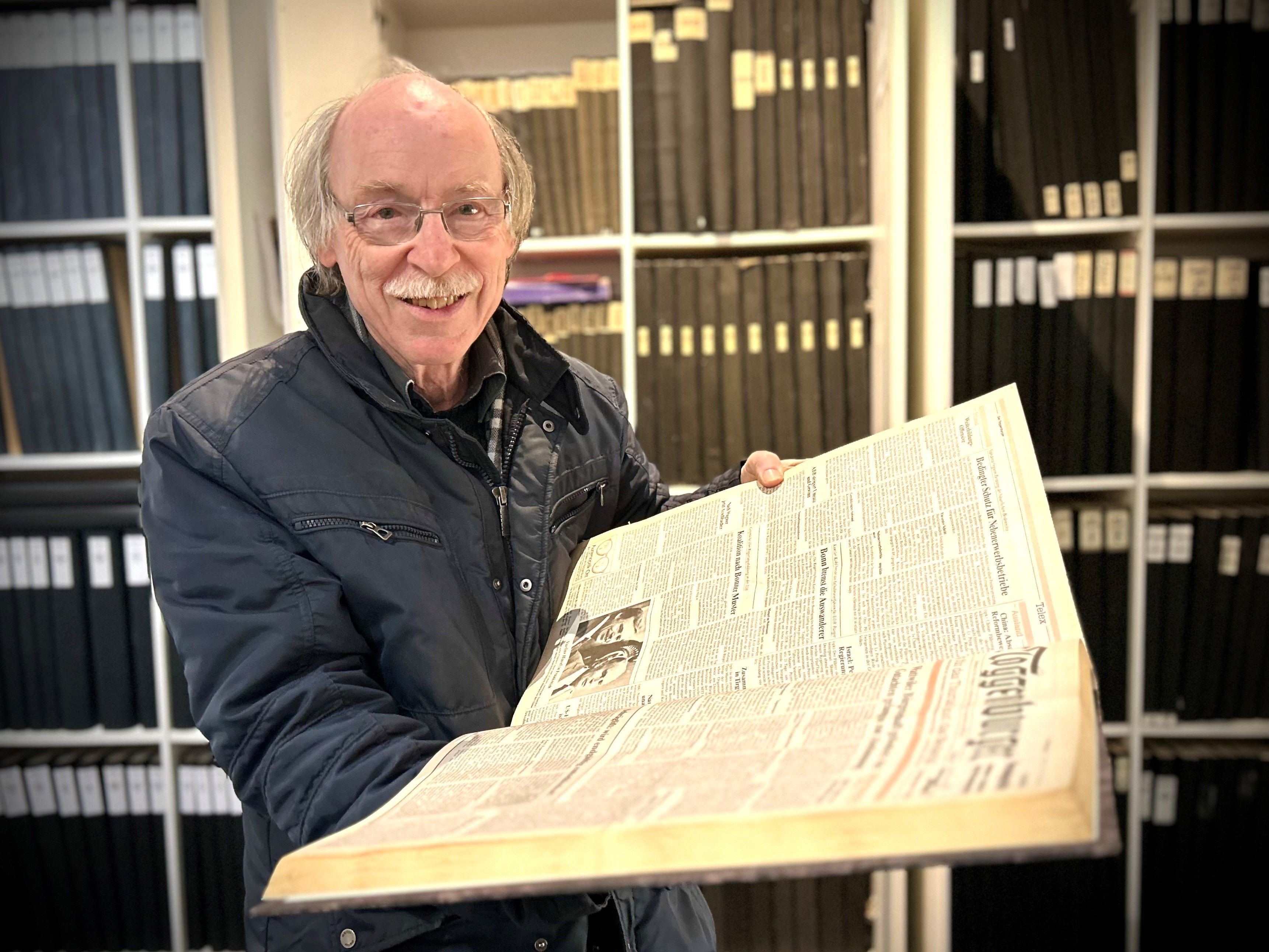 er-unterrichtet-asylsuchende-und-k-mpft-sich-durchs-zeitungsarchiv-wattwiler-bernhard-schmid-hat-ehrung-erhalten