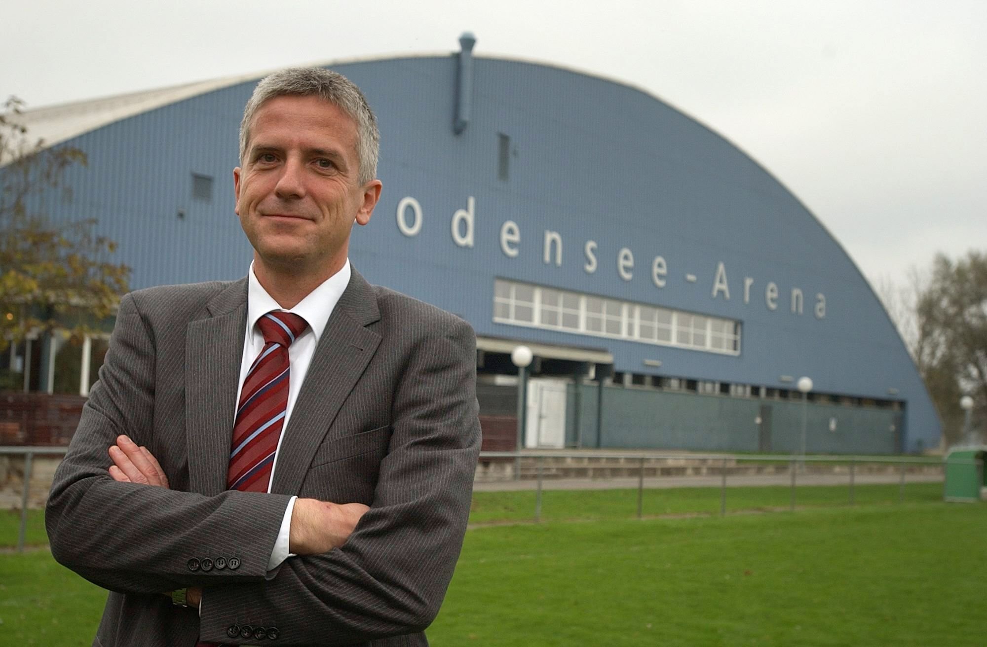 Nach-Volks-Ja-zur-Sanierung-Kreuzlinger-Bodensee-Arena-steht-vor-F-hrungswechsel-Matthias-M-lleney-bergibt-an-Thomas-Niederberger