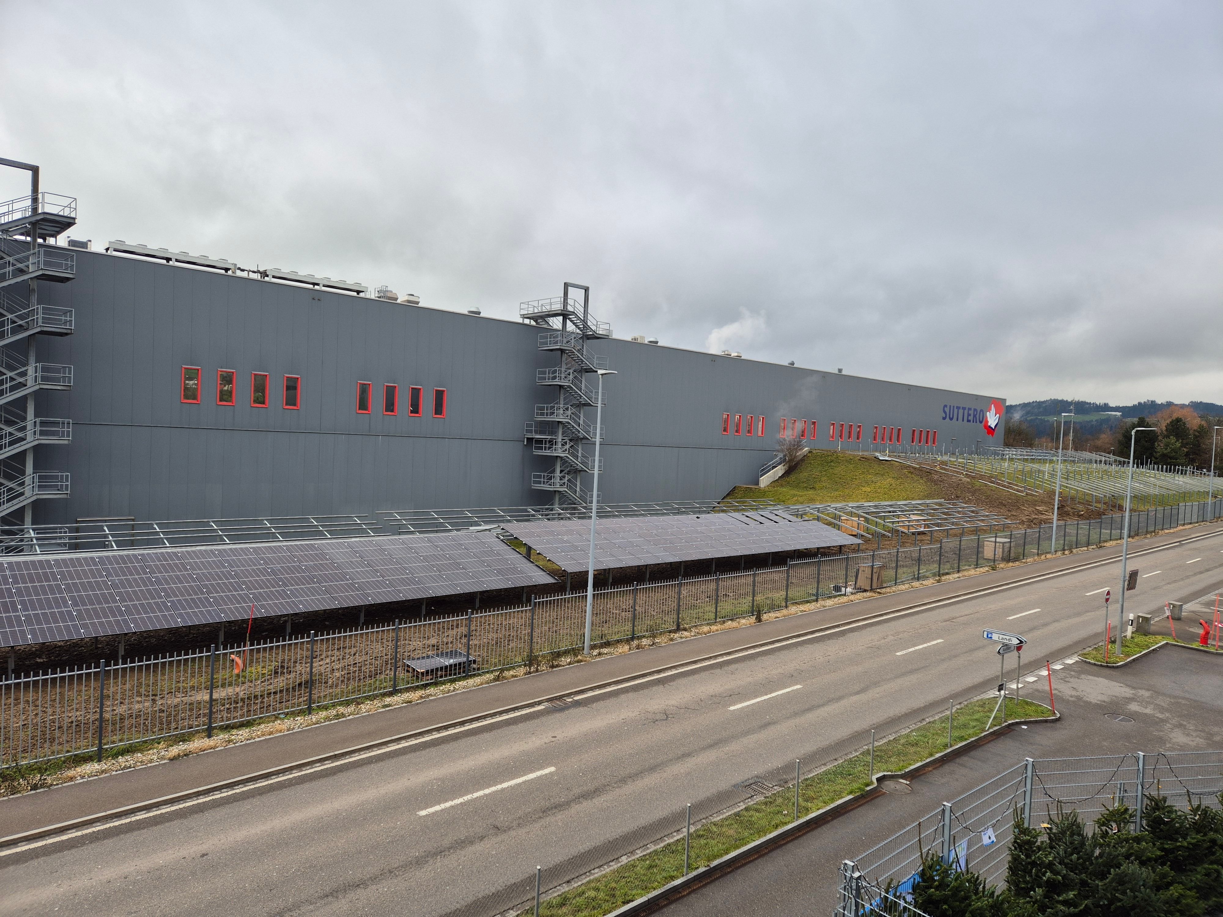 Strom-f-r-die-eigenen-E-Lastwagen-Der-Fleischverarbeiter-Suttero-baut-in-Bazenheid-eine-grosse-Photovoltaikanlage