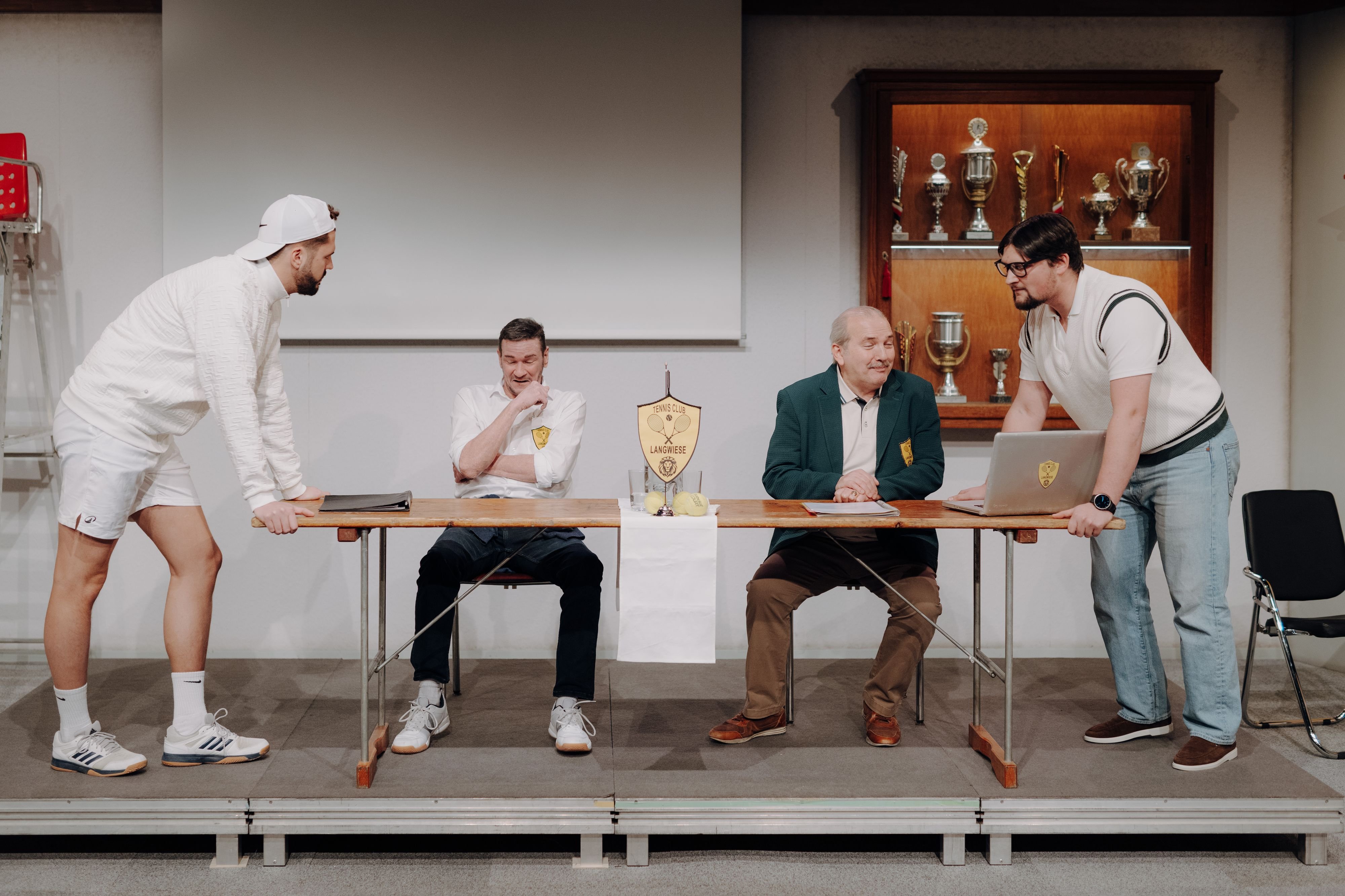 Eine-Extrawurst-mit-Biss-die-nicht-allen-schmeckt-so-war-das-Silvesterst-ck-der-B-hni-Wyfelde