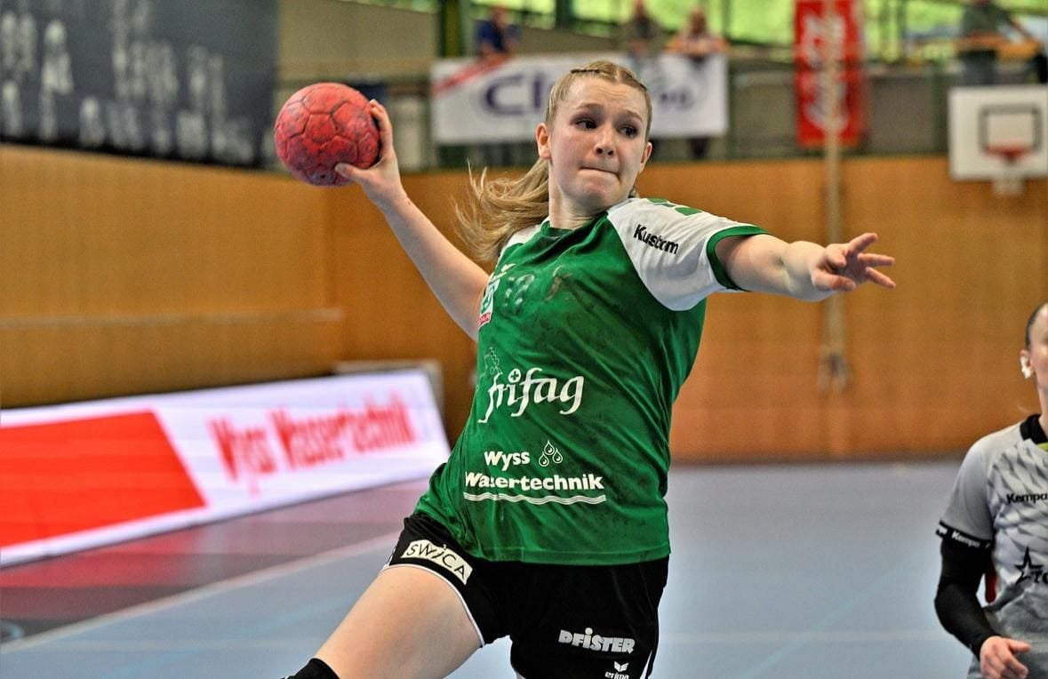 Der-lange-Weg-zur-ck-Wie-sich-die-Flawilerin-Yara-Mosimann-nach-einem-Kreuzband-und-Miniskusriss-dank-Reha-Physio-und-ihrem-Umfeld-wieder-ins-Team-k-mpft