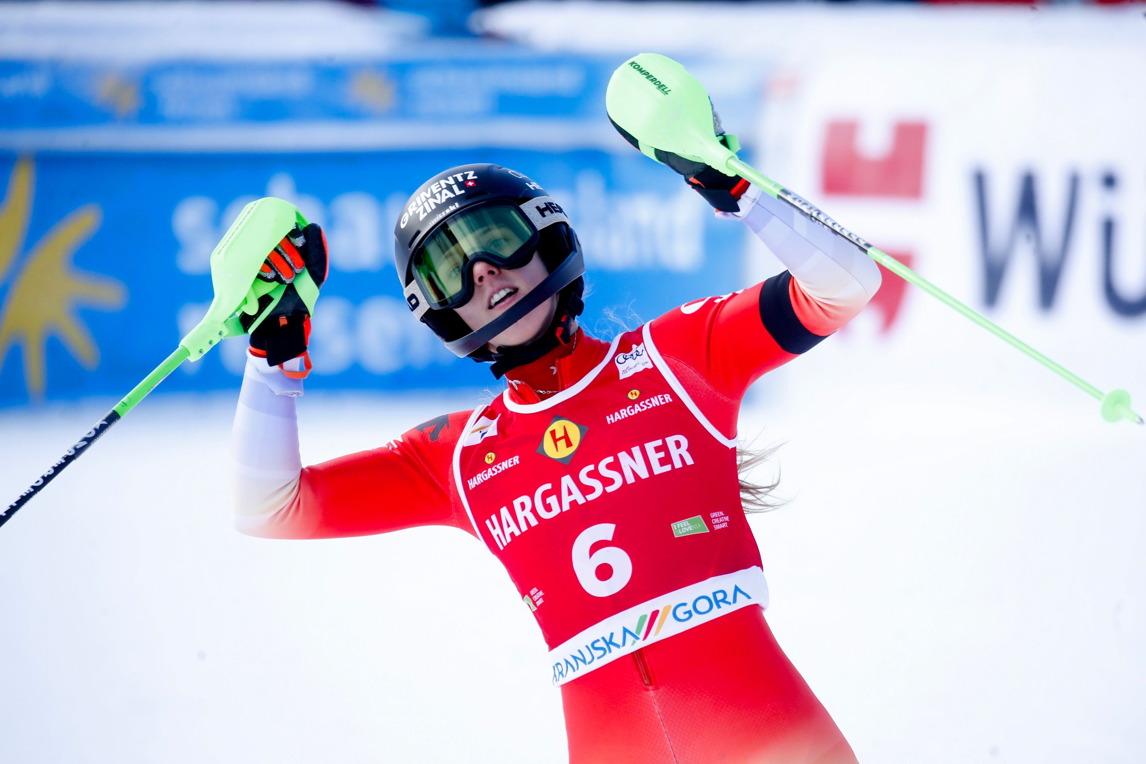 Schweizer-Slalom-Dominanz-Camille-Rast-siegt-vor-Mikaela-Shiffrin-und-Wendy-Holdener
