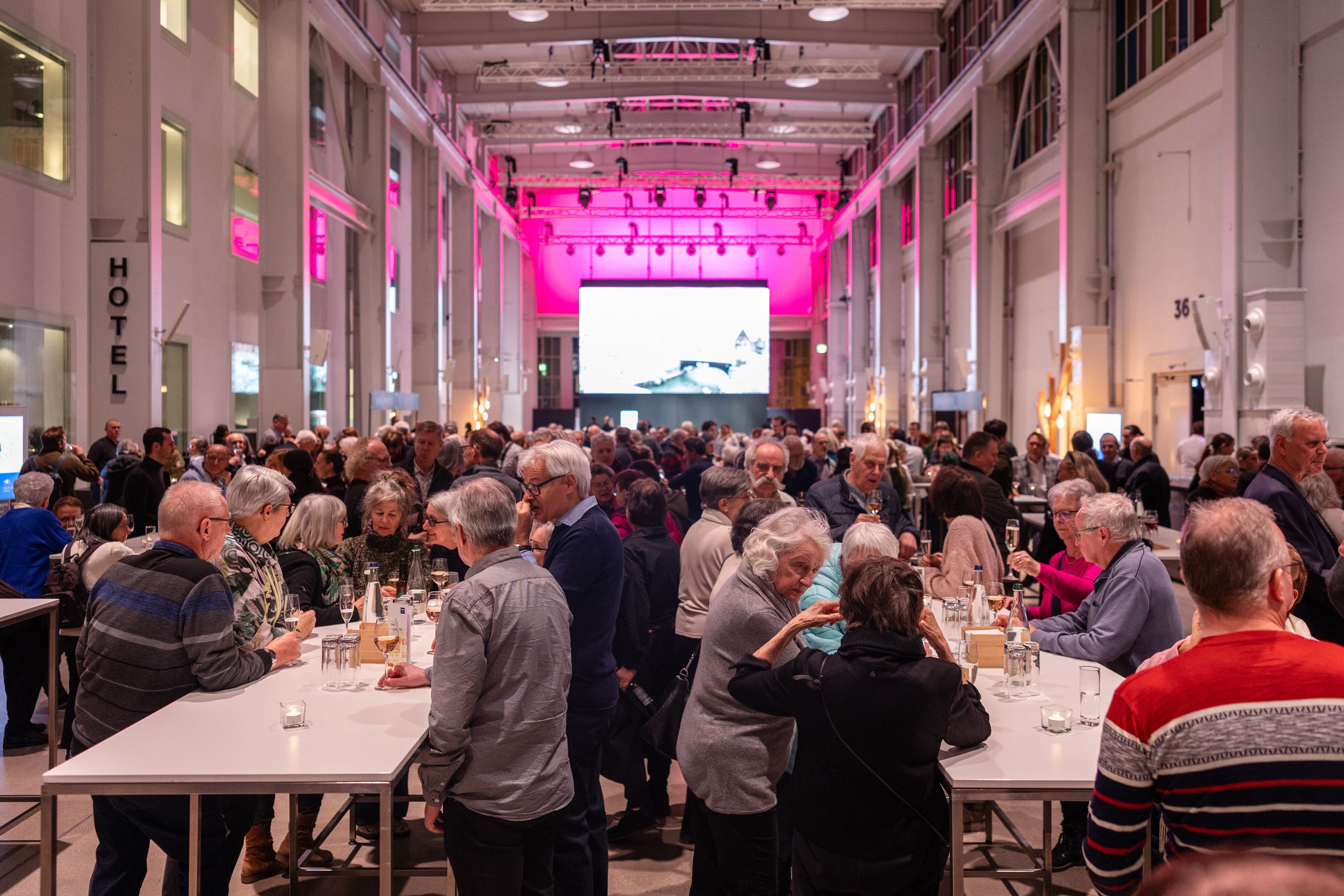 -ber-1000-G-ste-am-Neujahrsap-ro-So-ist-die-Stadt-ins-Jahr-2026-gestartet