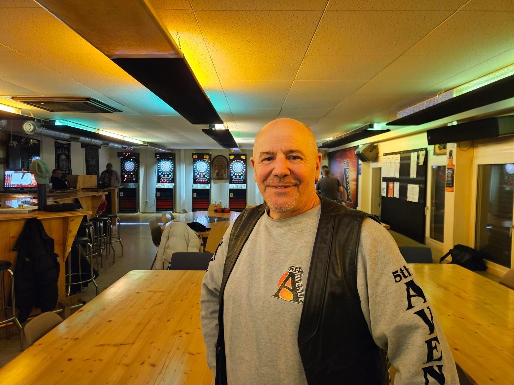-F-r-mich-wird-es-immer-ein-Kneipensport-bleiben-Das-Dartlokal-5th-Avenue-in-Gossau-sp-rt-den-Hype-der-Darts-WM