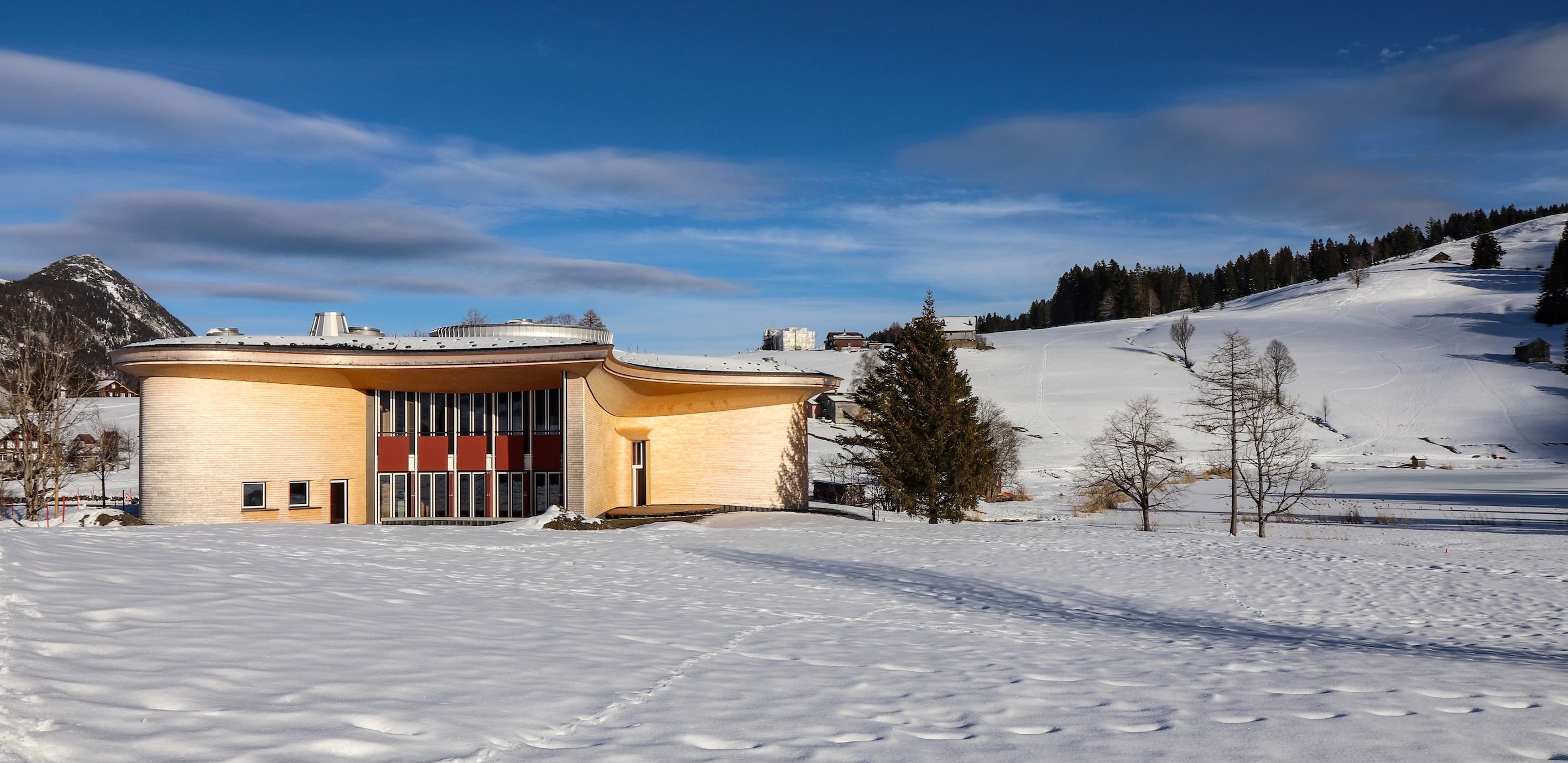 verfehlte-besucherzahlen-und-zus-tzliche-gelder-regierung-kann-zweifel-der-svp-an-der-tragbarkeit-des-klanghauses-nicht-ausr-umen
