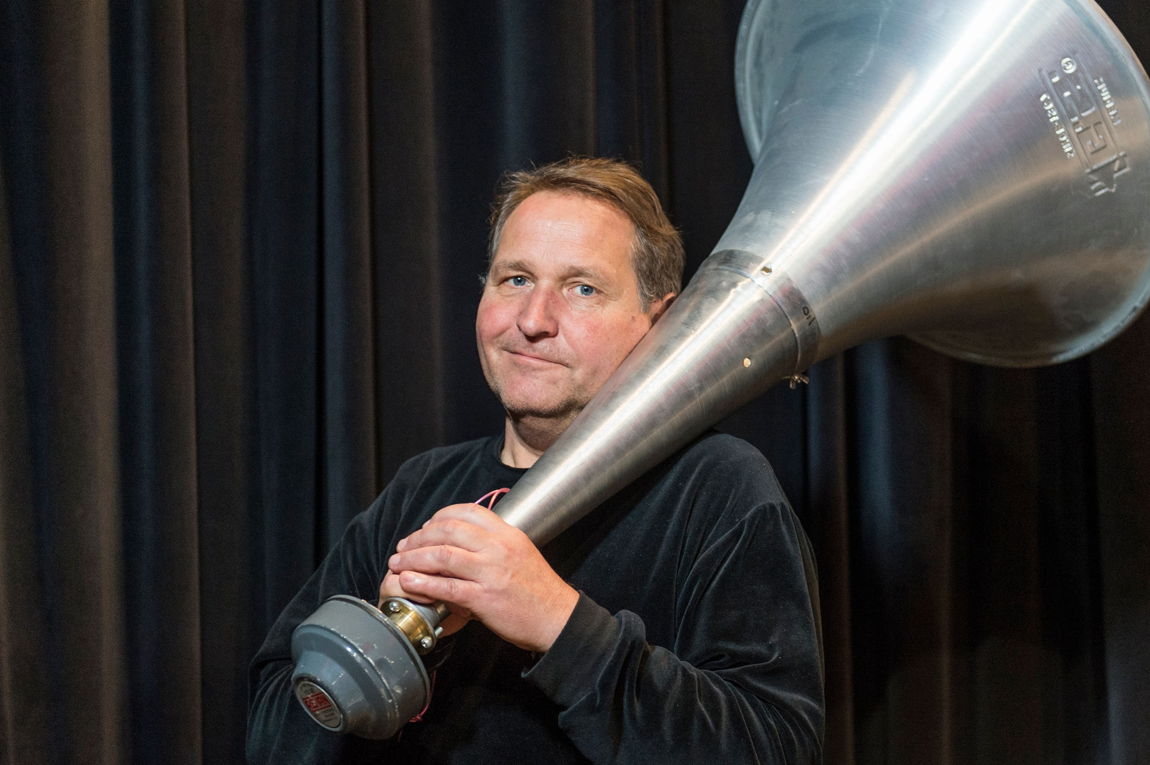 Er-bringt-K-se-zum-Klingen-Der-Gaiser-Musiker-Patrick-Kessler-hat-im-Dezember-duftende-Kunst-und-ein-Kinderbuch-entdeckt