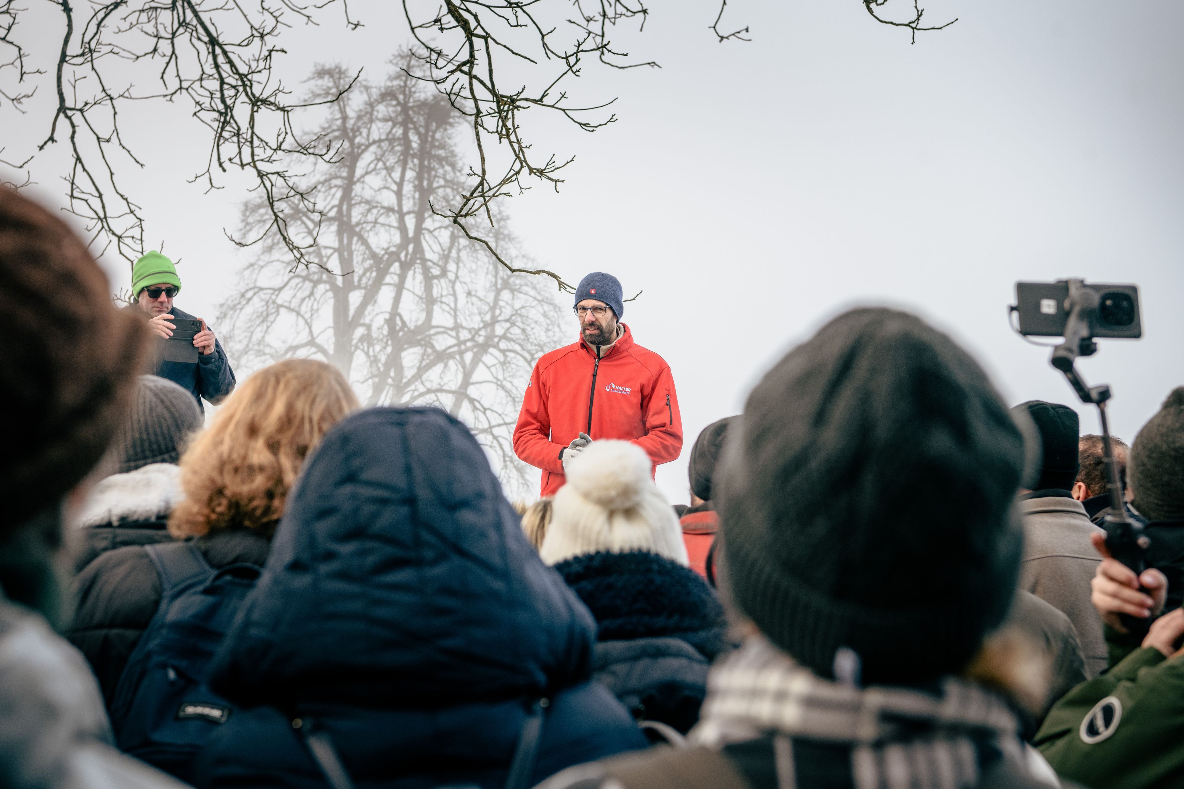 Staatsverweigerer-treffen-sich-in-Braunau-Aufruhr-um-falsch-geschriebene-Namen-und-ein-versiegeltes-Haus