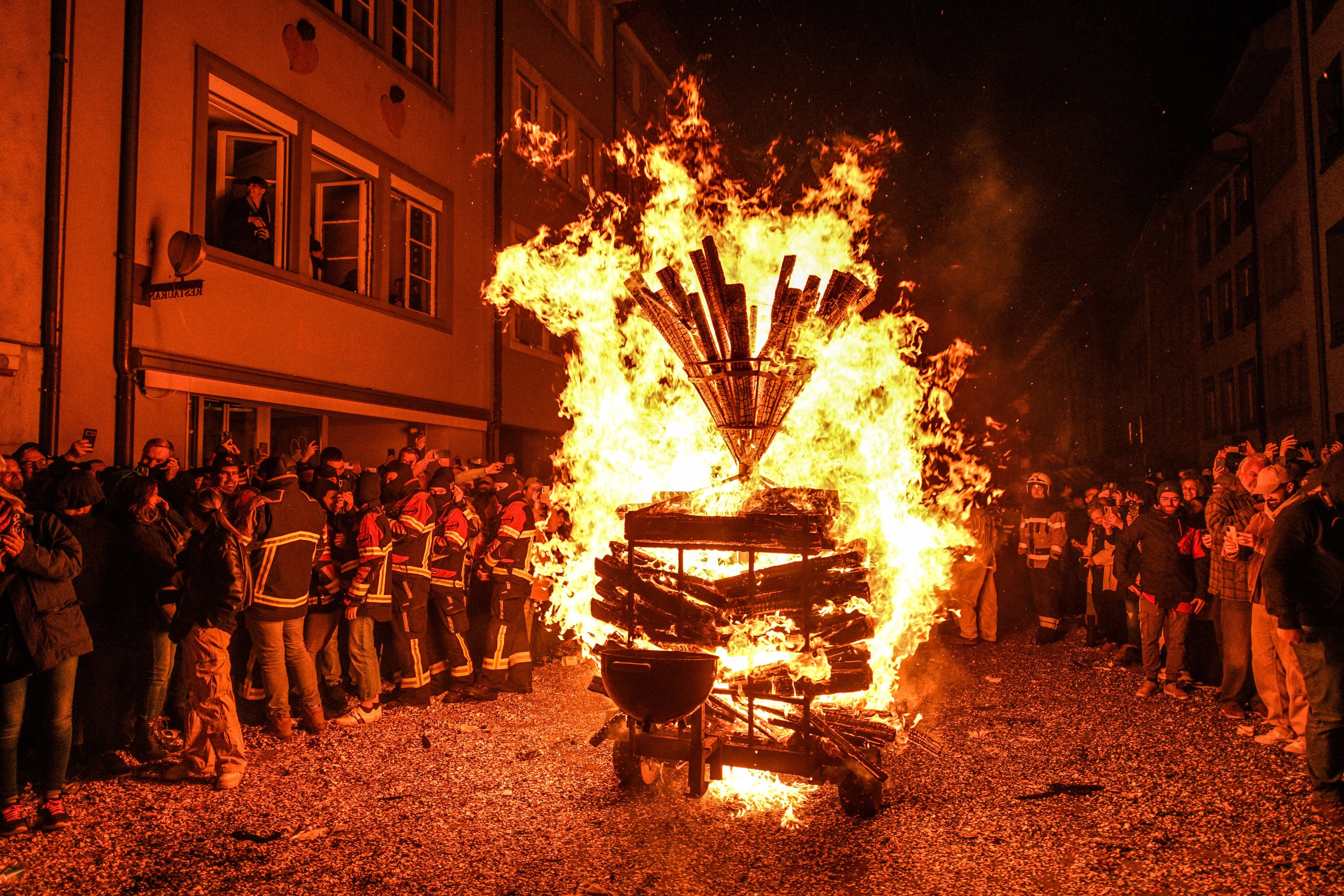 Nach-der-Katastrophe-von-Crans-Montana-Soll-der-Chienb-se-abgesagt-werden-