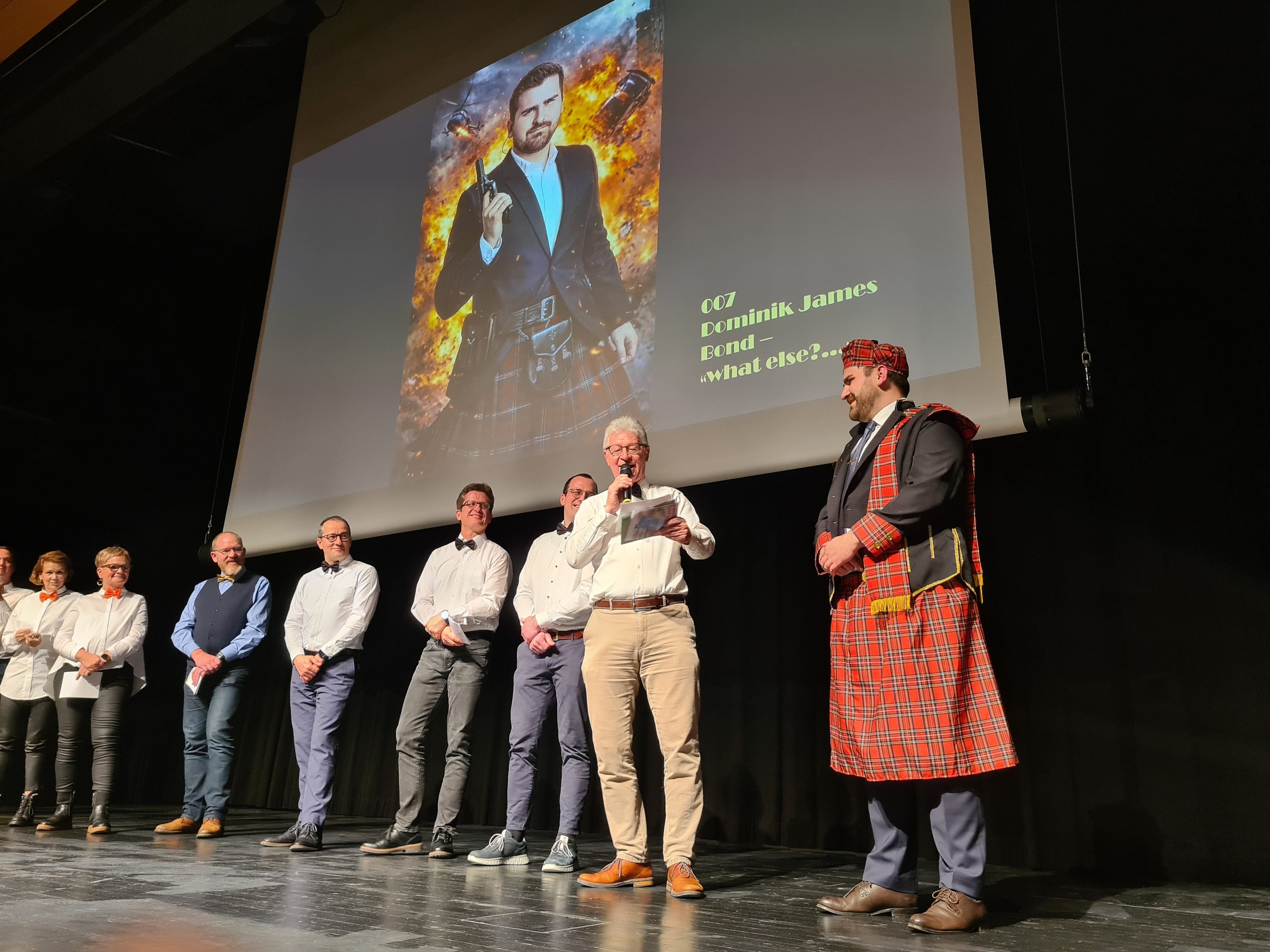 So-gelang-dem-neuen-h-chsten-Wiler-der-Spagat-Dominik-Egli-zwischen-Schweigeminute-und-Fastnachts-Bulle
