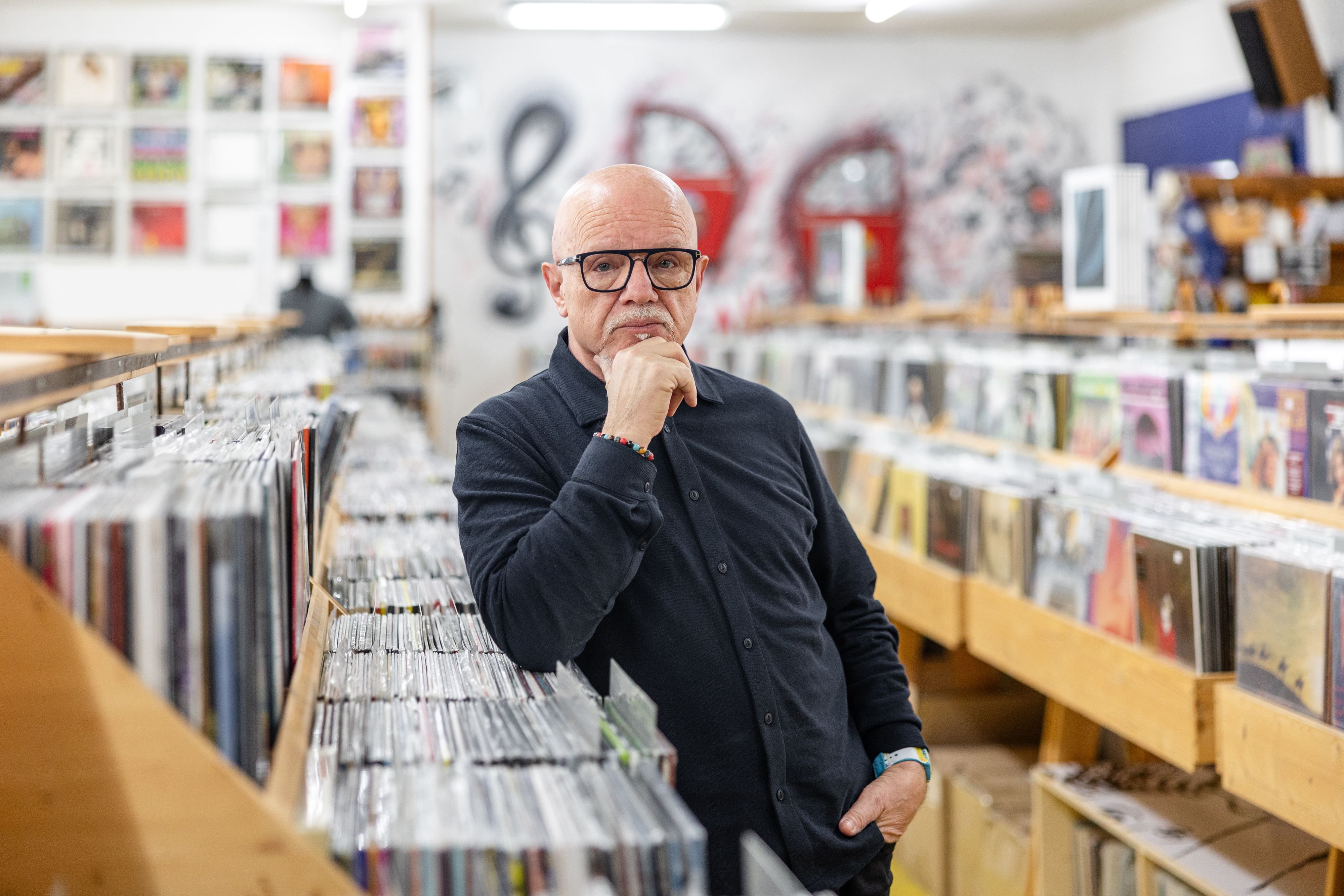 auch-swifties-kaufen-in-seinem-laden-platten-in-der-rille-wird-das-vinyl-virus-zelebriert