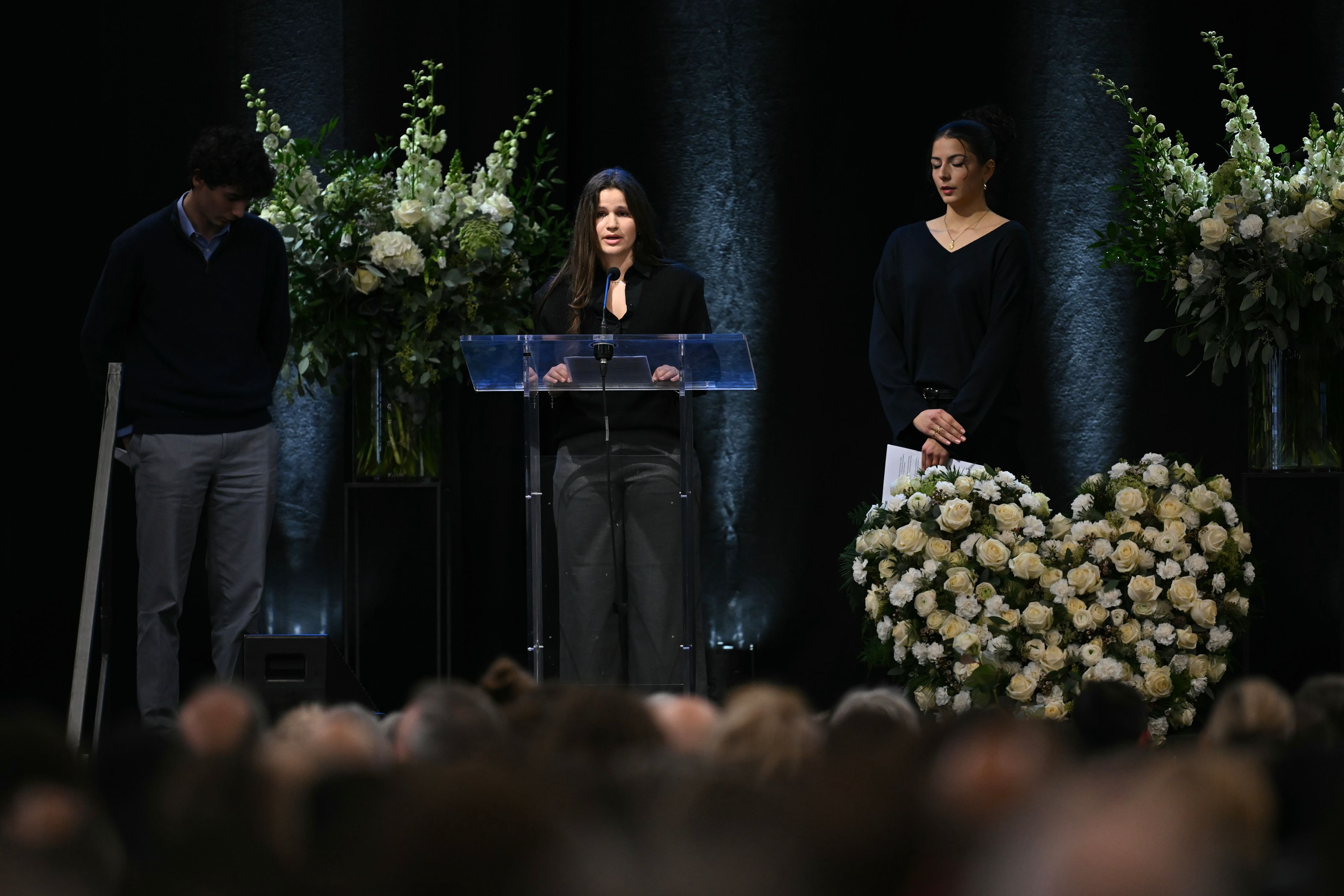 -H-rt-nicht-auf-zu-k-mpfen-Wie-Jugendliche-an-der-Gedenkfeier-f-r-Crans-Montana-die-Politprominenz-berstrahlen