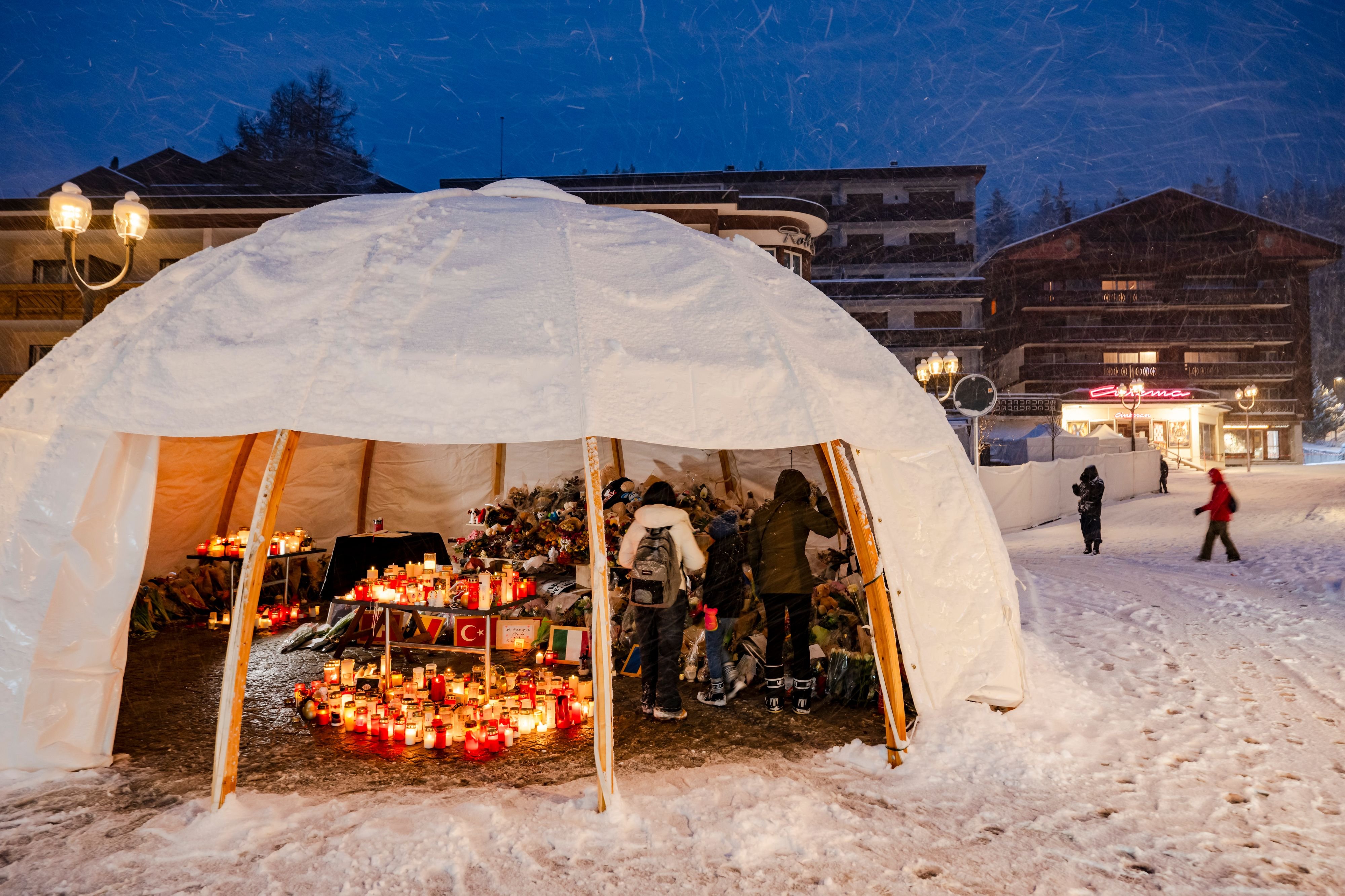 Die-brandgef-hrliche-Kombo-in-Nachtclubs-Pyrotechnik-und-leicht-entz-ndliches-Material