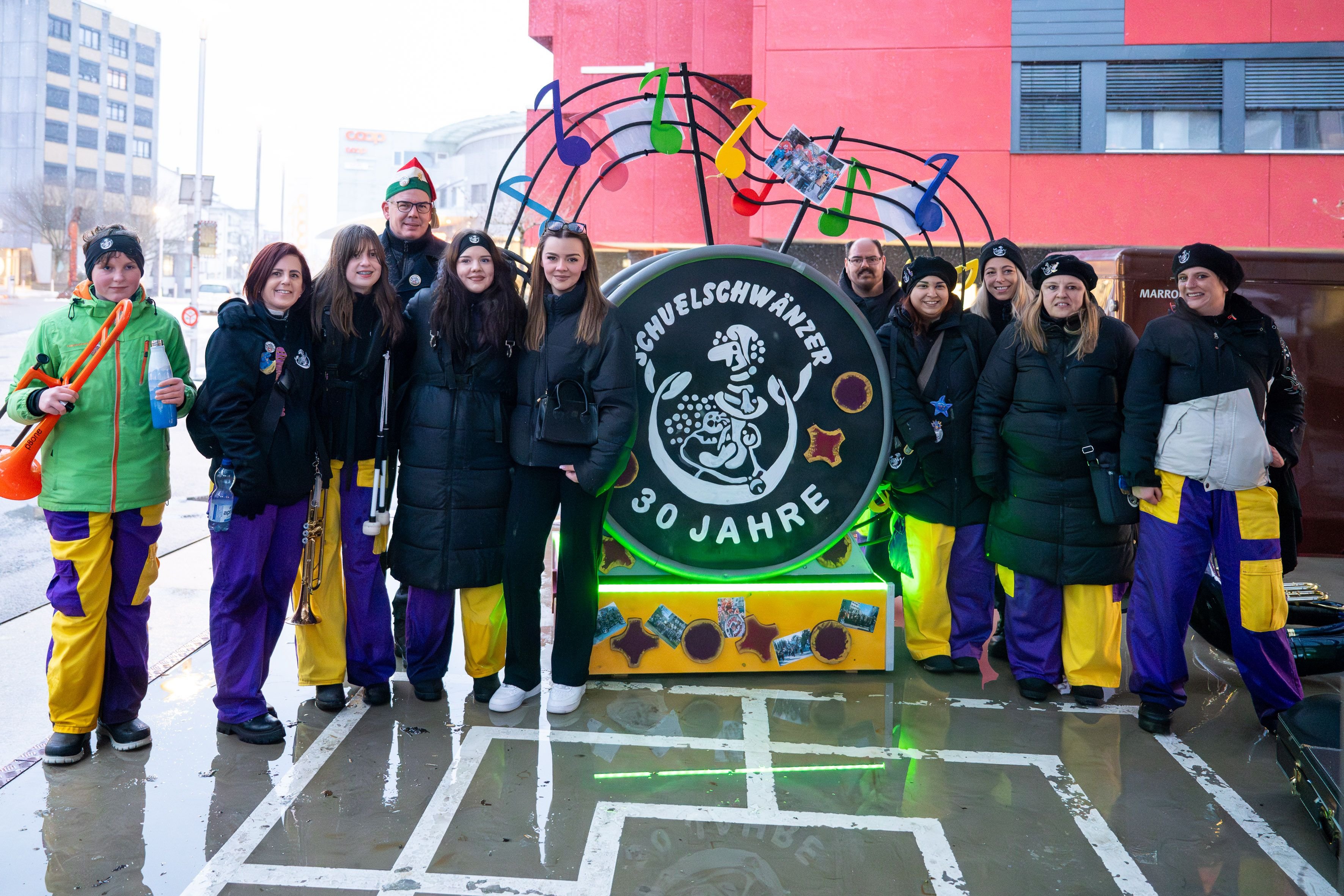 Jubil-um-30-Jahre-Schuelschw-nzer-Von-der-Kindercombo-zur-fasnachtstragenden-Familiengugge