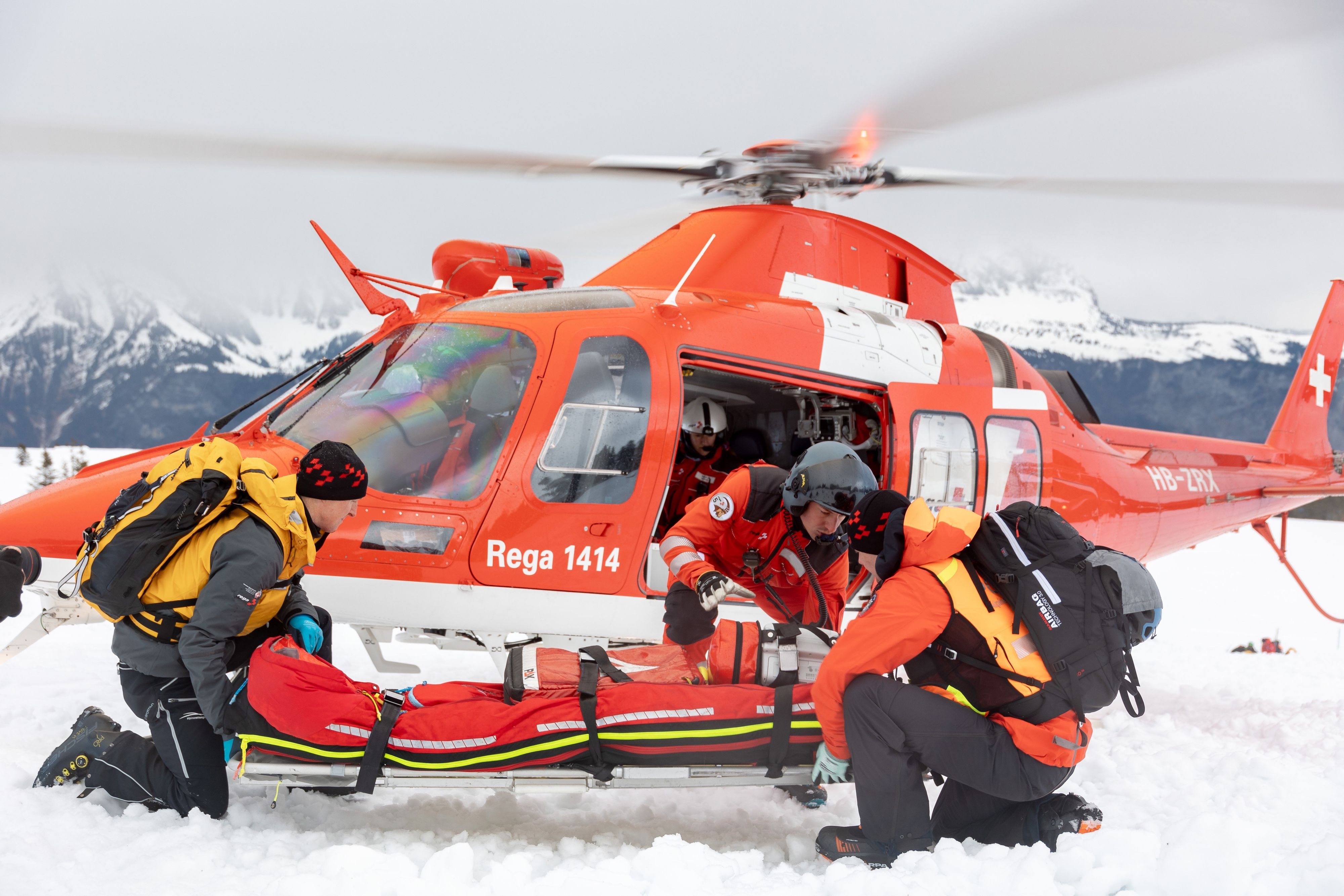 Lawinenniedergang-im-Skigebiet-Flumserberg-l-st-gross-angelegte-Suchaktion-aus