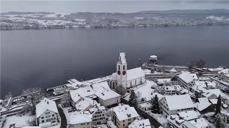 Eine-Minute-Winterwunderland-Verschneites-Z-rich-aus-der-Luft