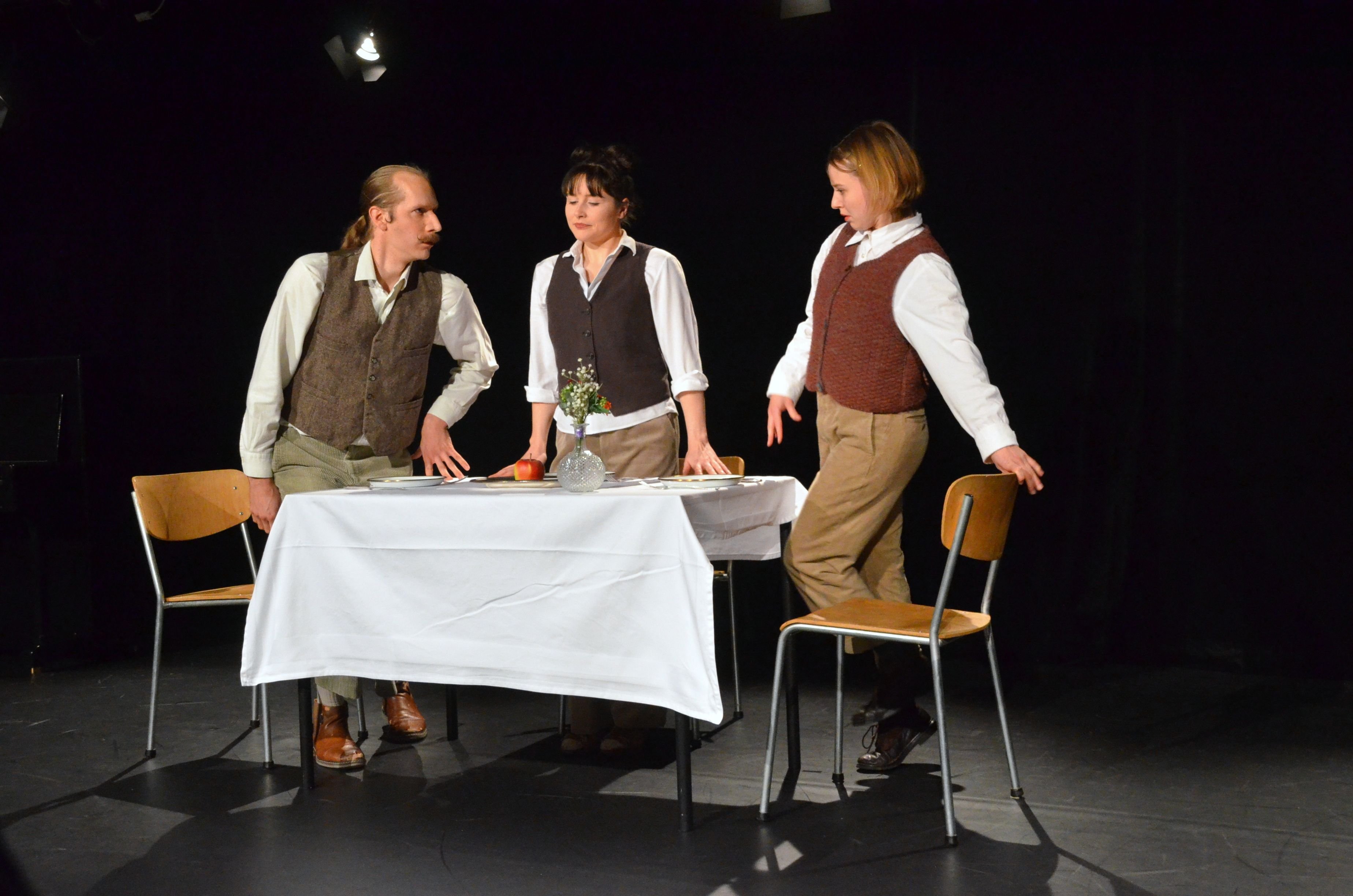 Das-Momoll-Theater-Wil-geht-mit-einer-wortkargen-Premiere-ins-Jubil-umsjahr