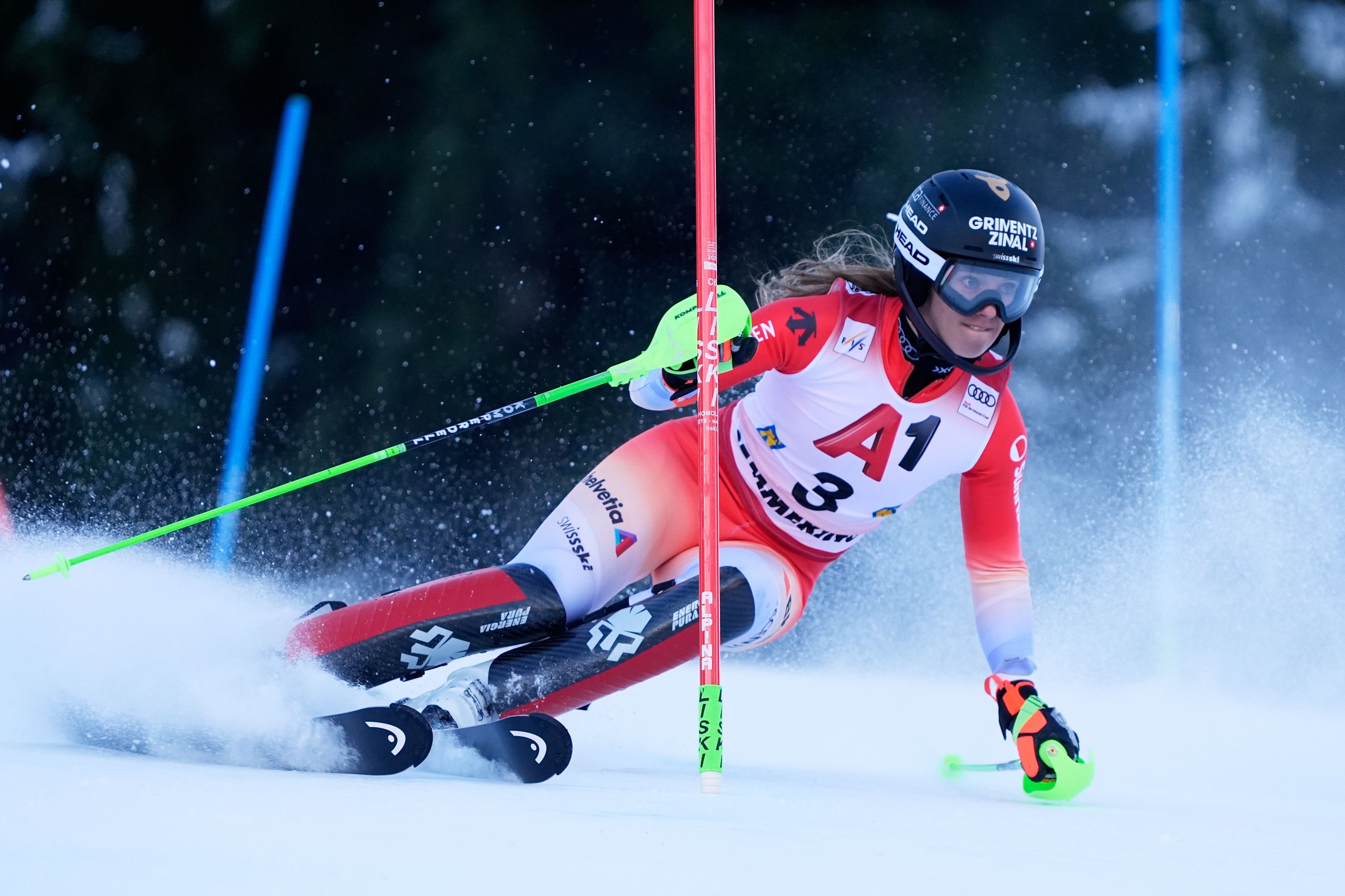 Ab-17-45-Uhr-live-Camille-Rast-in-Topform-brilliert-sie-auch-beim-Nachtslalom-von-Flachau-