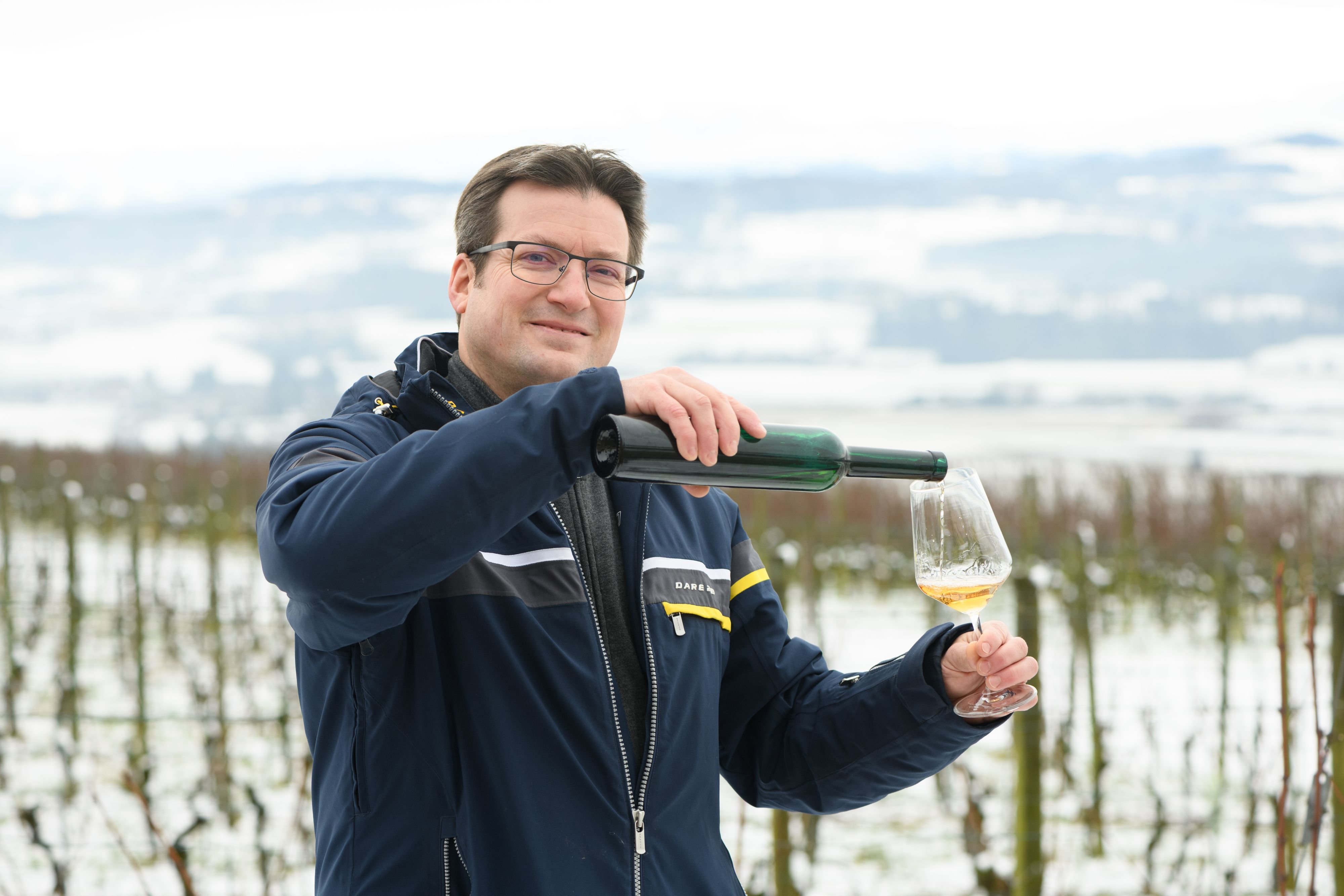 eiswein-in-zeiten-des-klimawandels-so-stellt-der-uesslinger-hausammann-den-edlen-tropfen-heute-her