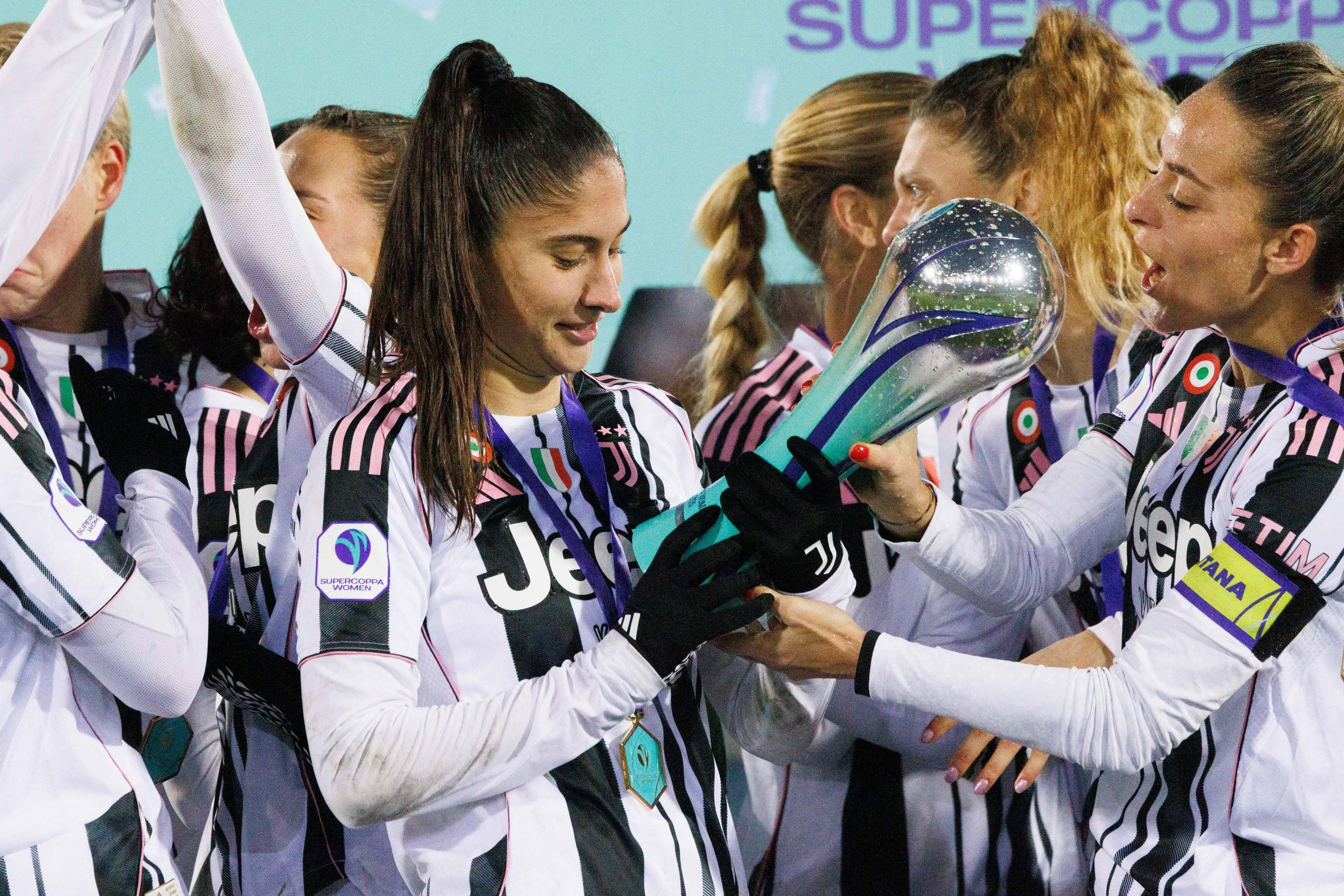 W-lti-und-Calligaris-gewinnen-den-italienischen-Supercup-und-Schertenleib-mit-Doppelpack-Das-Wochenende-bei-den-Frauen